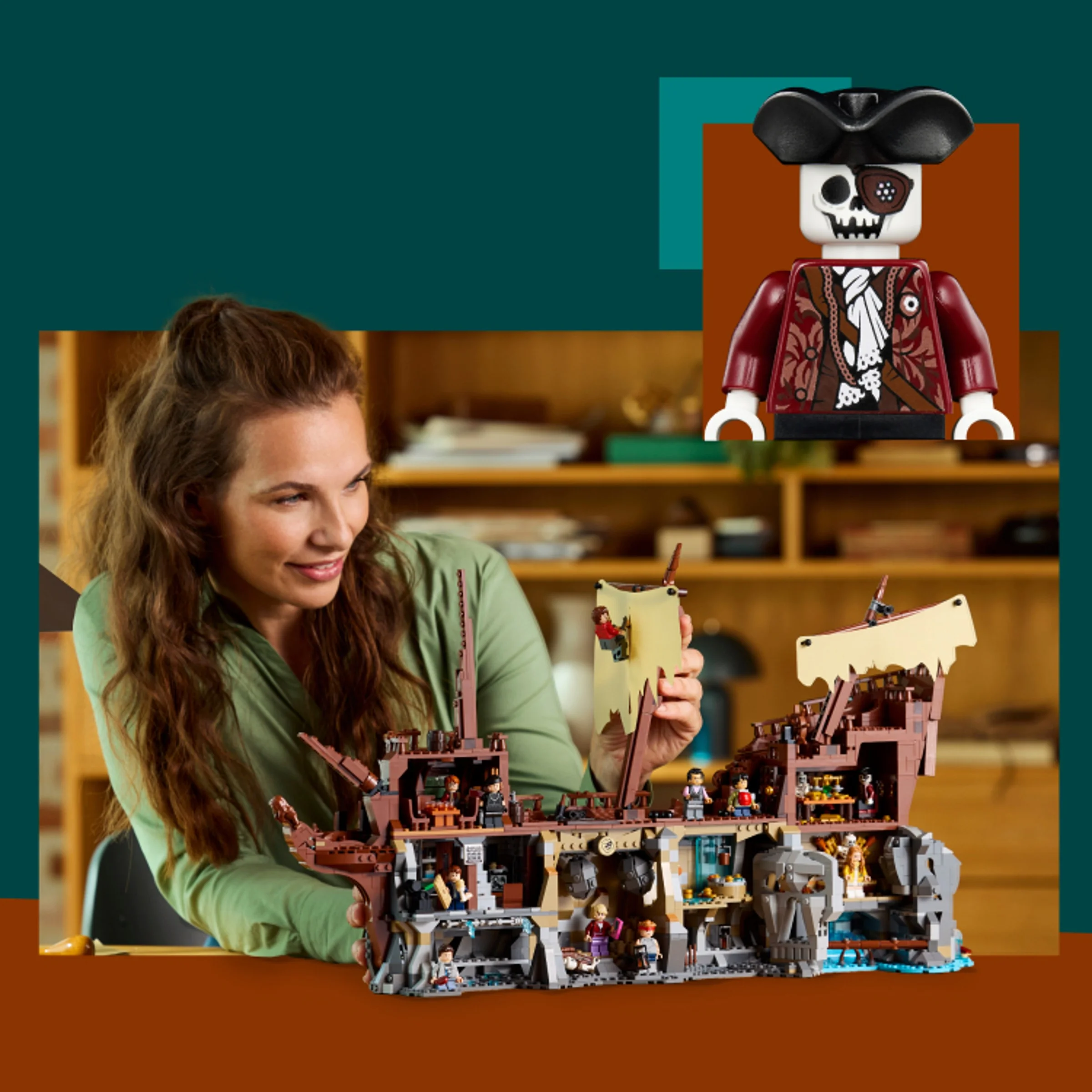 Femeie admirând setul LEGO Goonies 21363. Detalii ale corabiei și minifigurina piratului One-Eyed Willy.