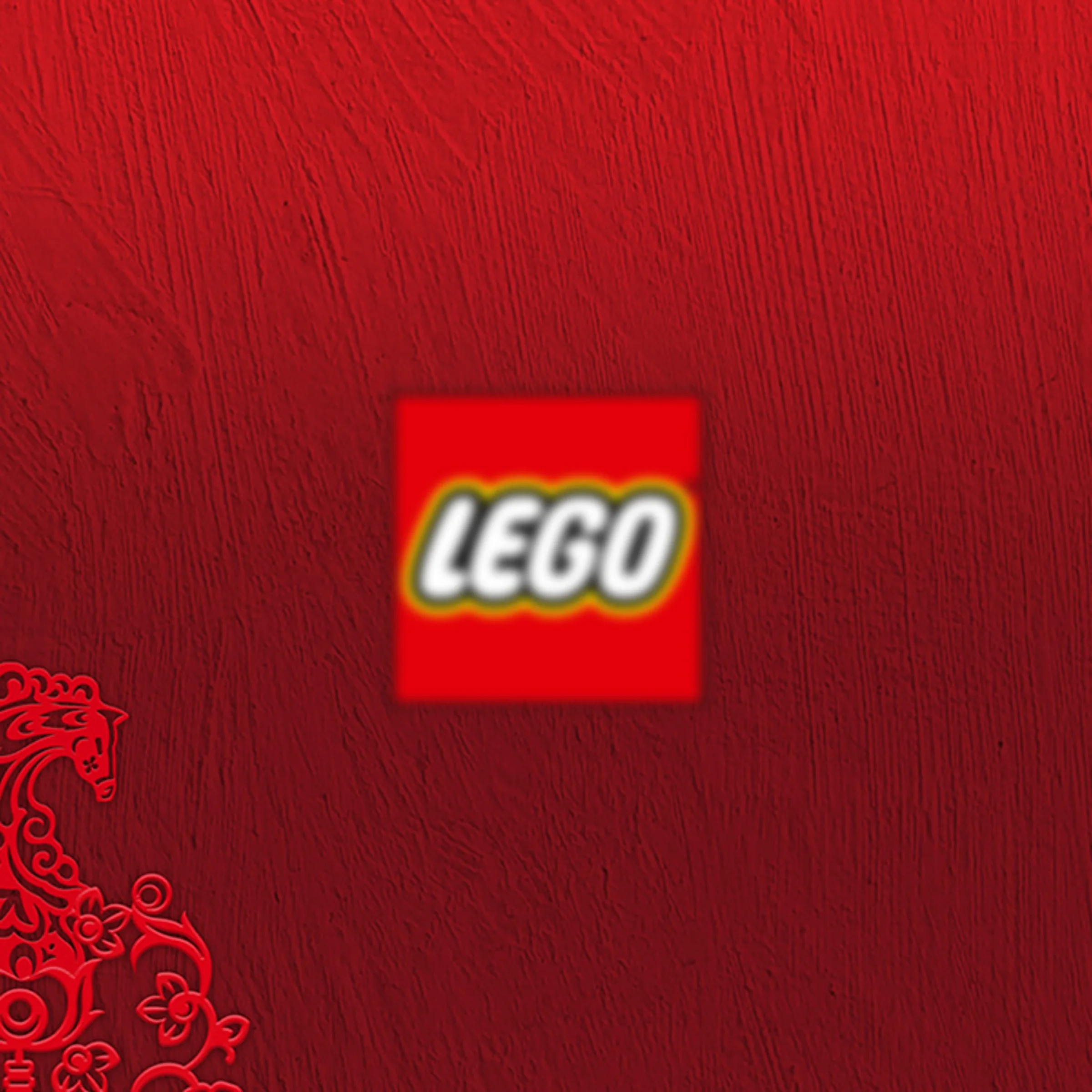 Fundal roșu texturat cu logo-ul LEGO și un ornament floral stilizat în colțul stâng jos.