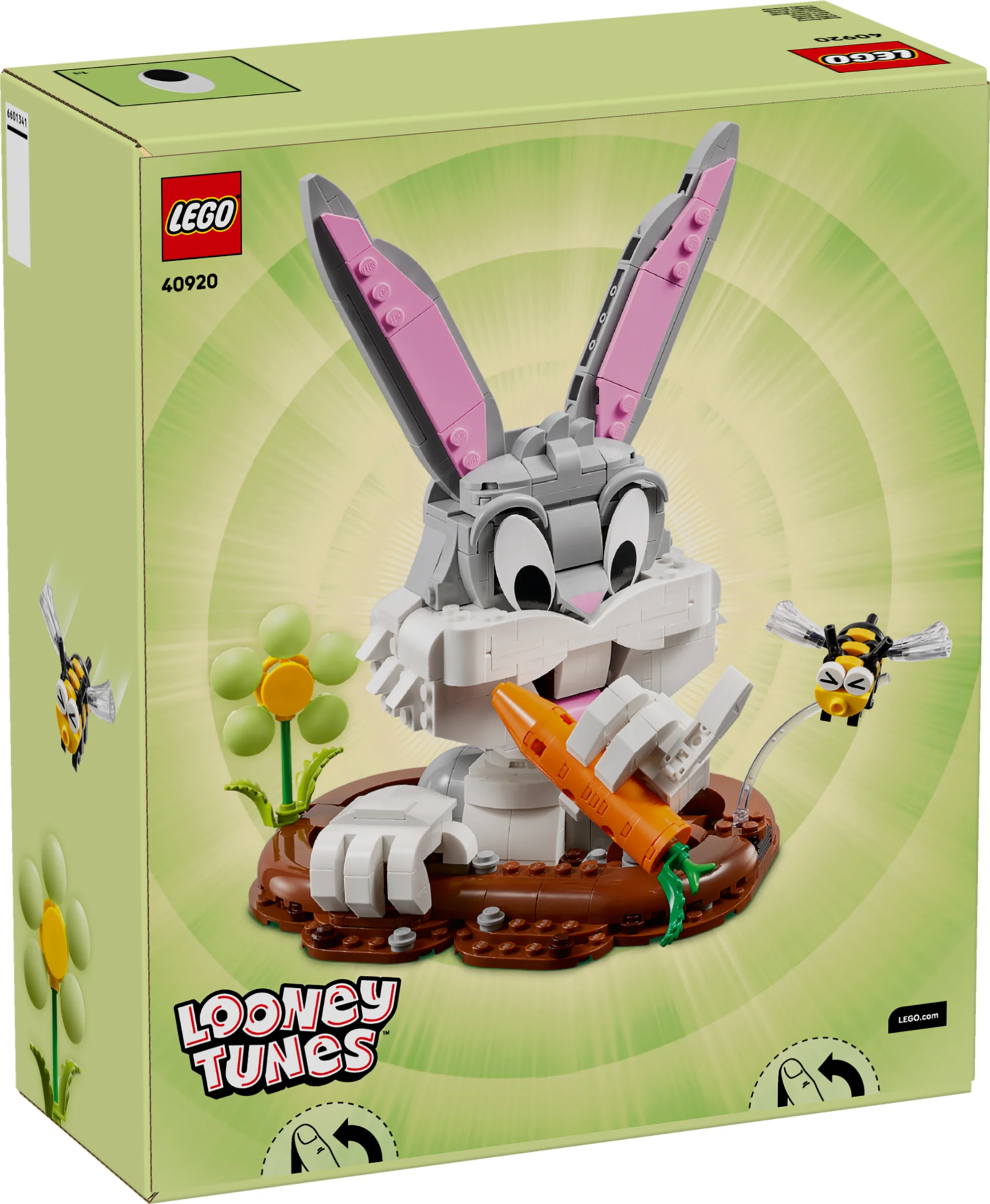 Cutia LEGO 40920 Bugs Bunny prezintă modelul complet construit, pe un fundal verde primăvăratic.