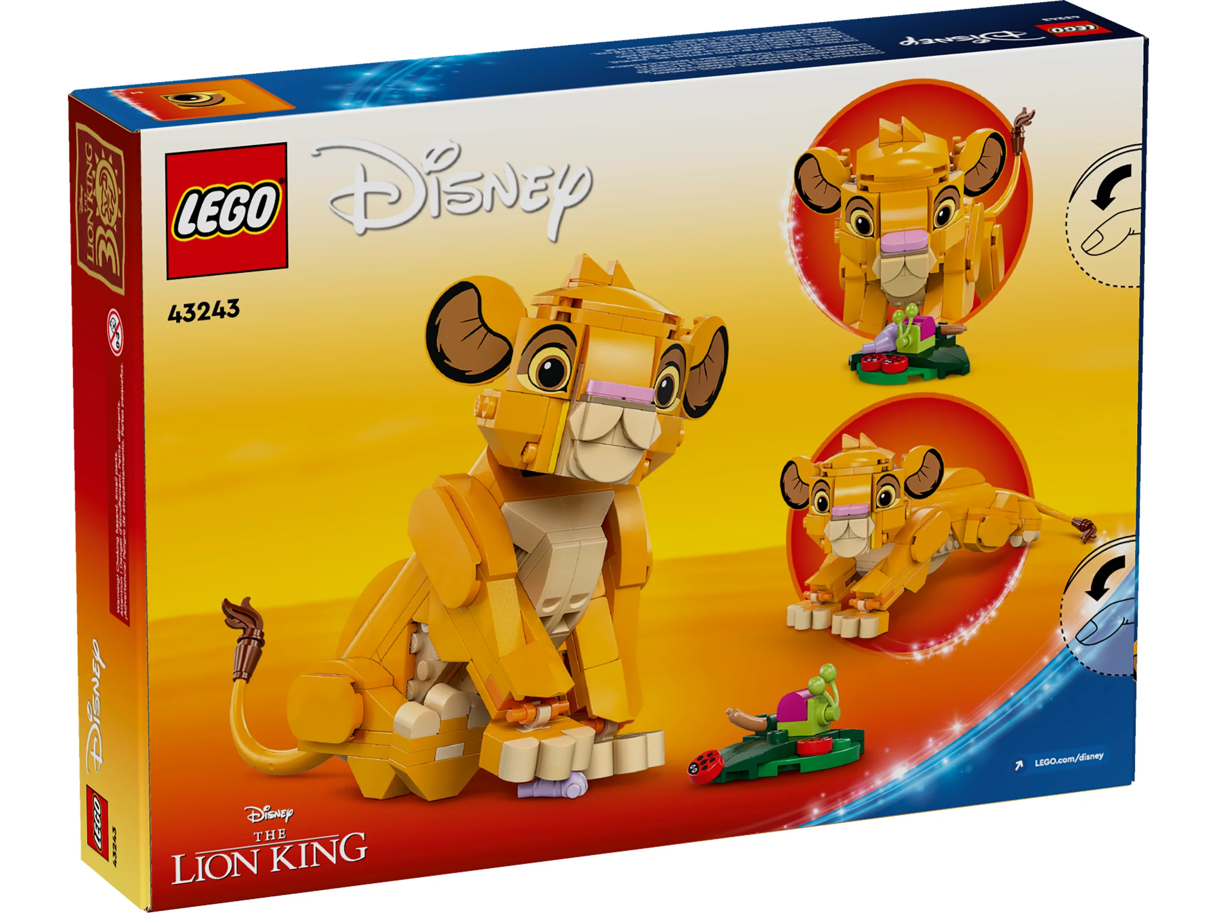 Cutia LEGO 43243 Simba, cu modelul principal și detalii, fundal galben-portocaliu. Un cadou minunat pentru fanii Disney!