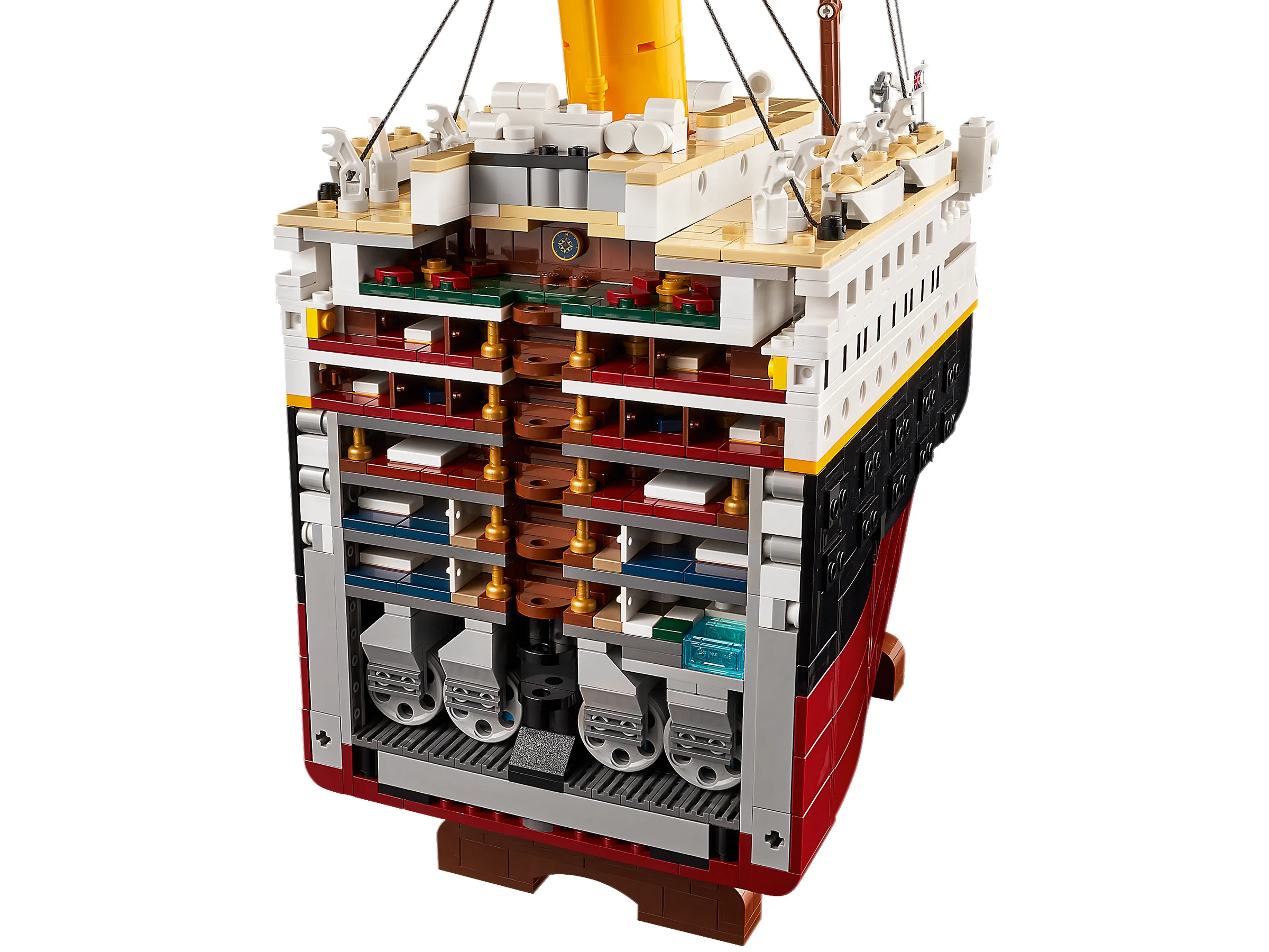 Secțiune transversală a modelului LEGO Titanic, prezentând detaliile interioare ale navei.