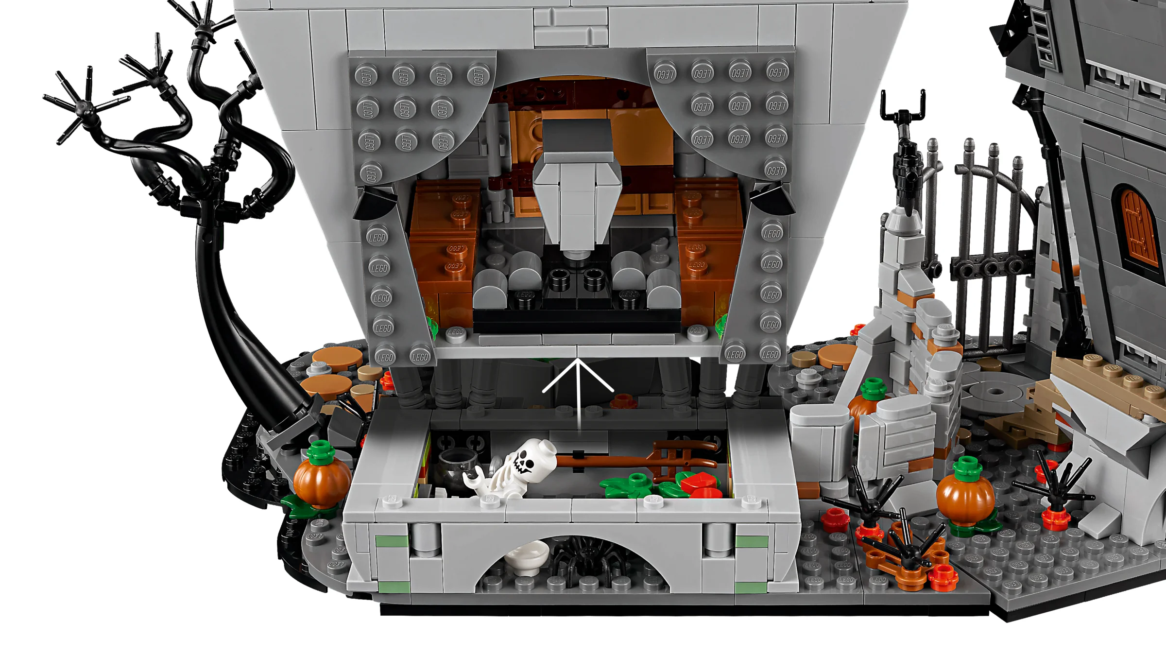Detalii ale construcției LEGO Nightmare Before Christmas, cu elemente specifice vizibile.