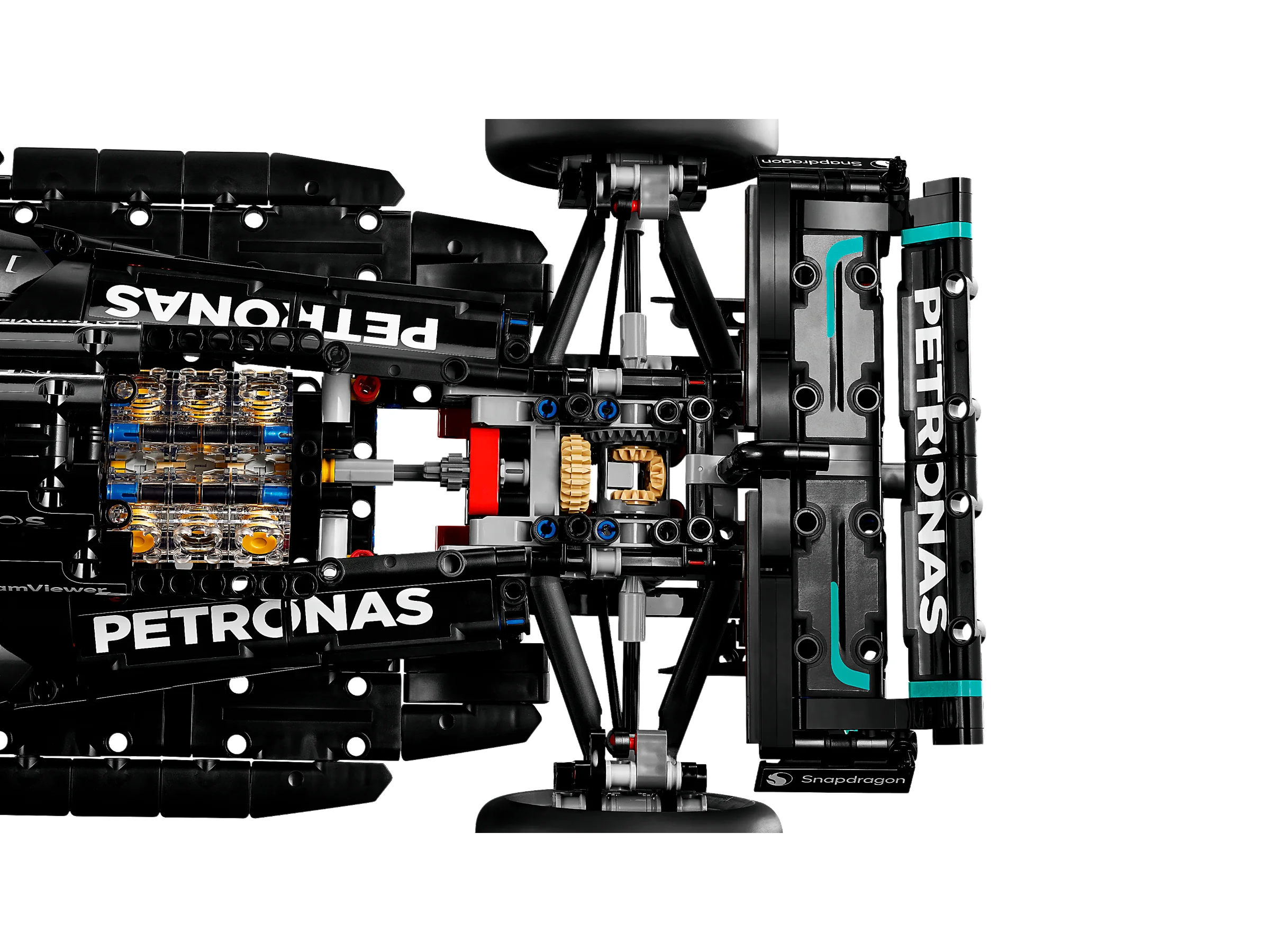 Detaliu tehnic al monopostului Mercedes-AMG F1 W14 E Performance, cu accent pe motor și suspensie.
