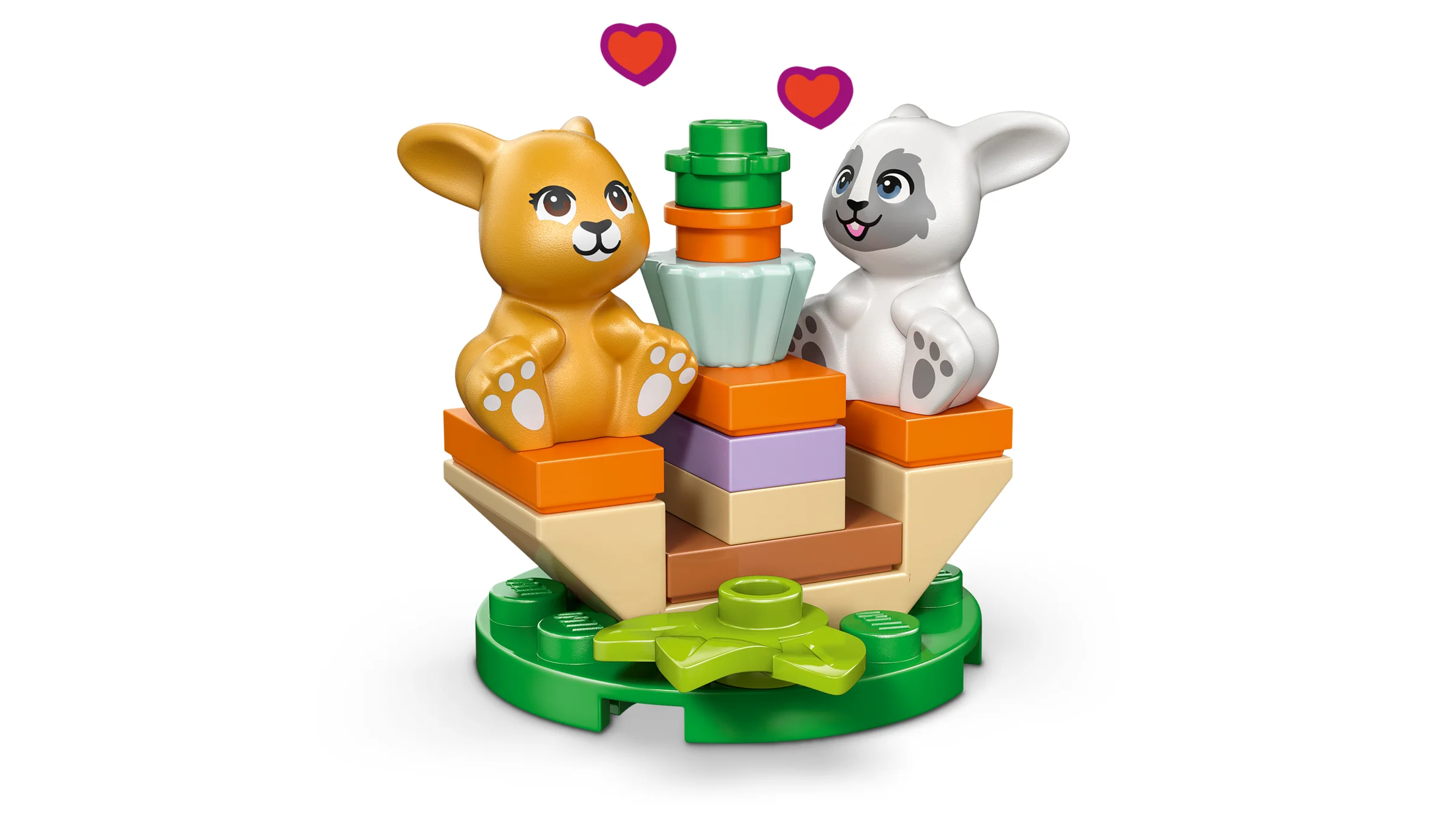 Doi iepurași LEGO adorabili stau pe o structură colorată. Cadou perfect pentru iubitorii de animale!