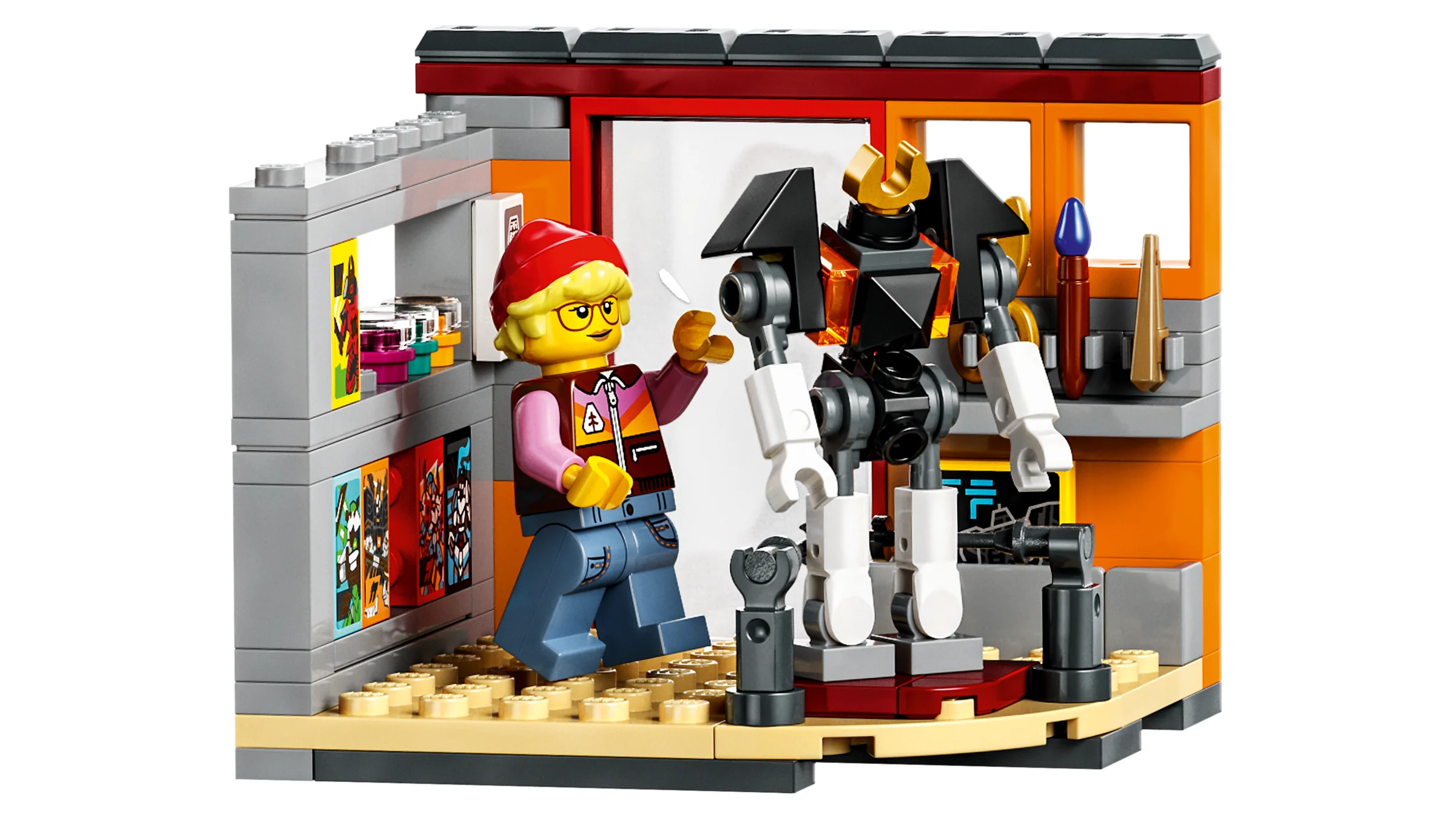 Atelierul include o minifigurină și un robot în construcție. Detaliu al setului LEGO Ninjago 71837.
