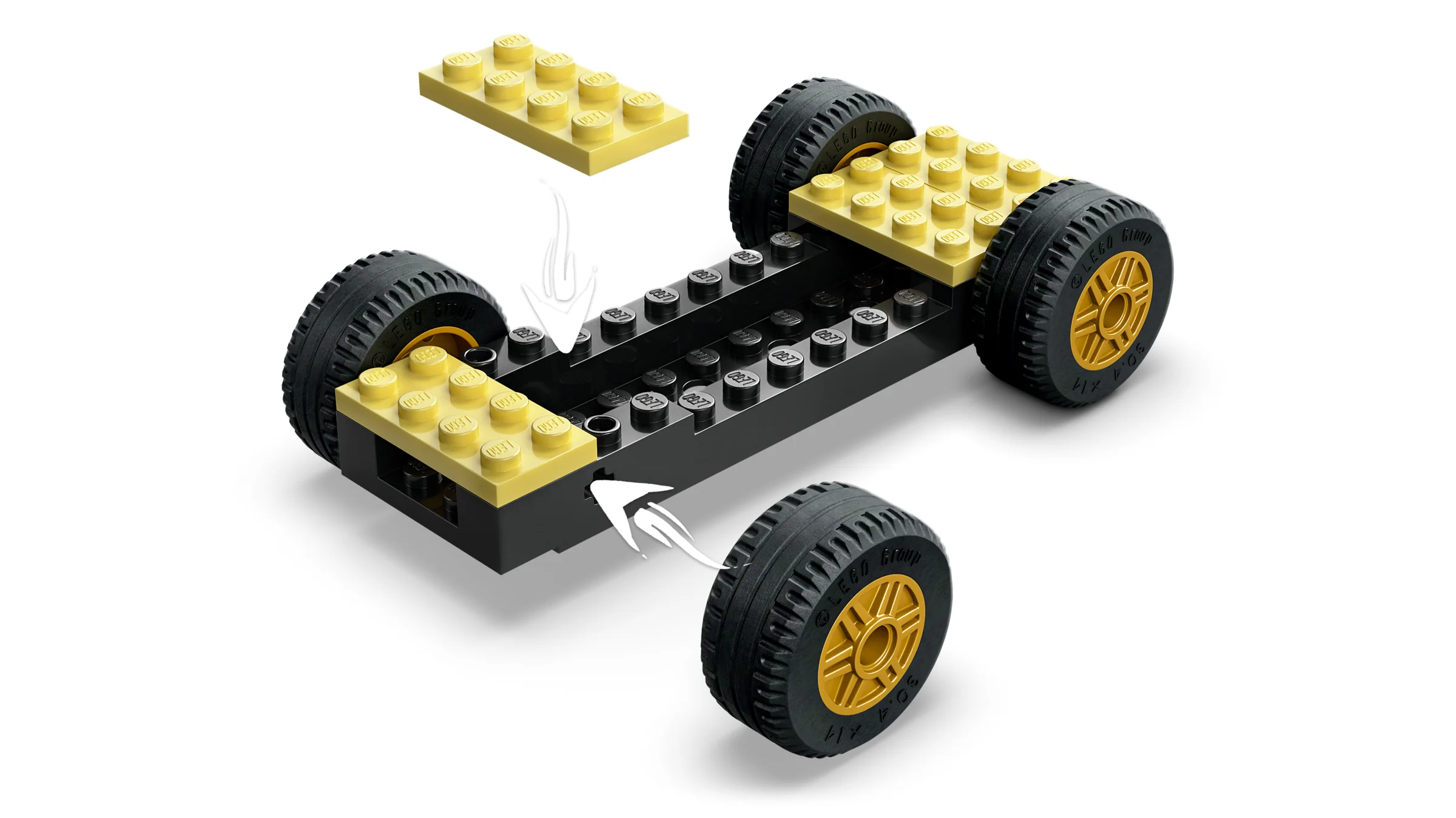 Demonstrație construcție LEGO a mașinii de curse. Etapă de asamblare a roților și a plăcilor galbene.