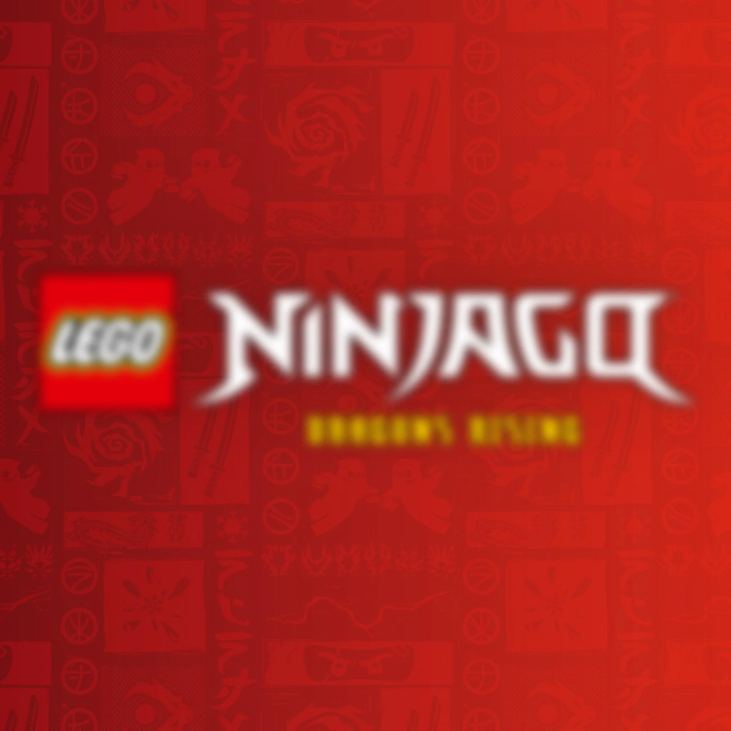 Logo-urile LEGO și Ninjago pe fundal roșu cu modele tematice Ninjago estompate.