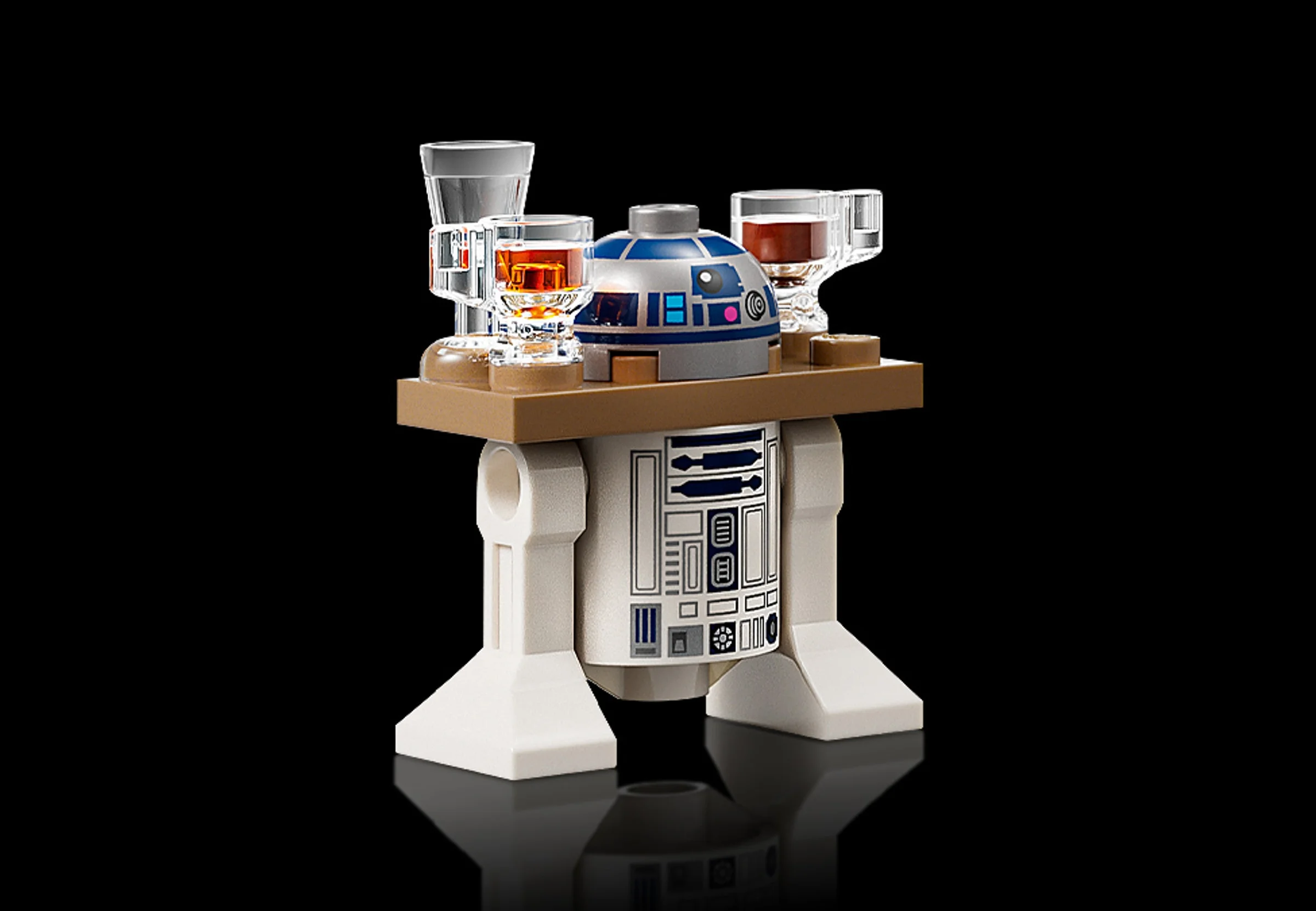 R2-D2 ca barman, servește băuturi rafinate. Un detaliu amuzant al setului.