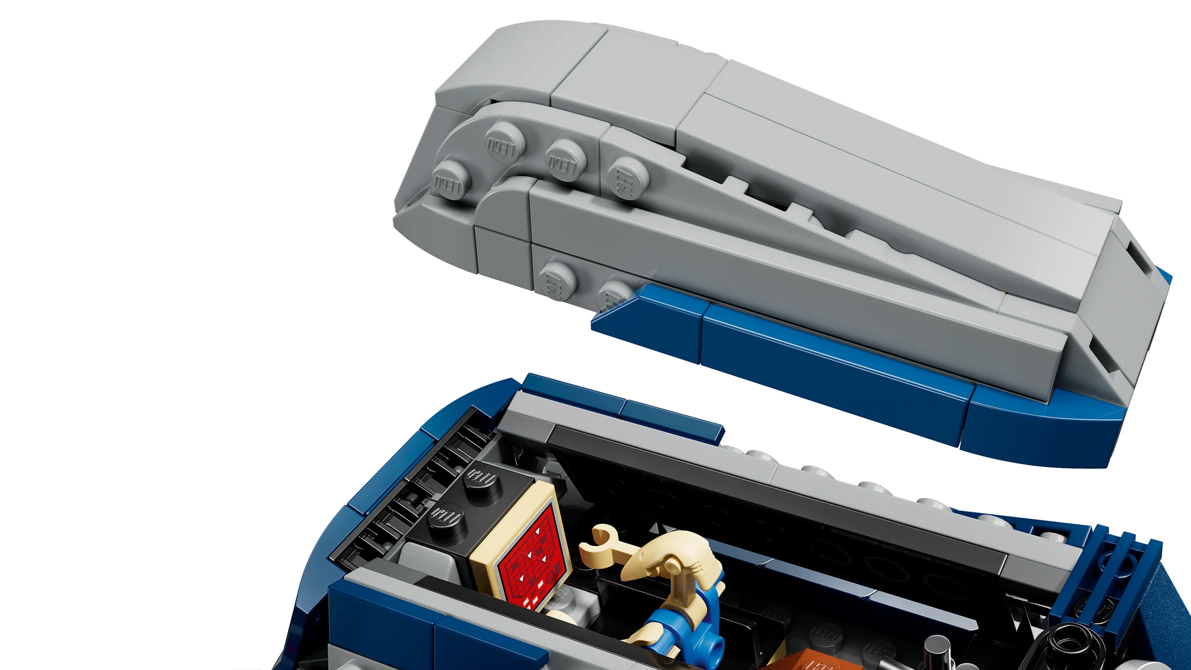 Interiorul vehiculului MTT este dezvăluit, cu detalii și minifigurine vizibile.
