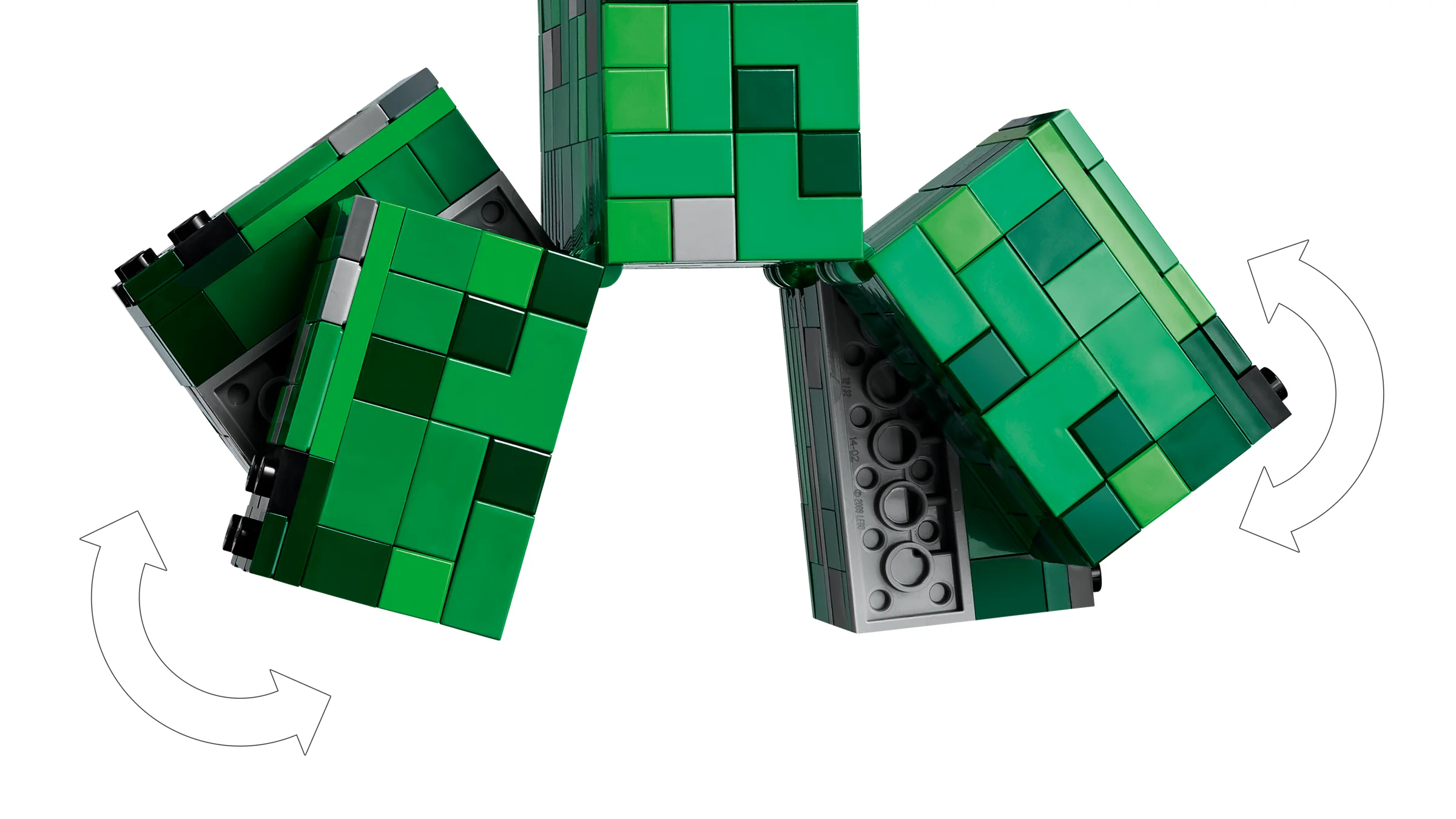 Imagine detaliată a Creeper-ului LEGO, arătând mobilitatea picioarelor. 
