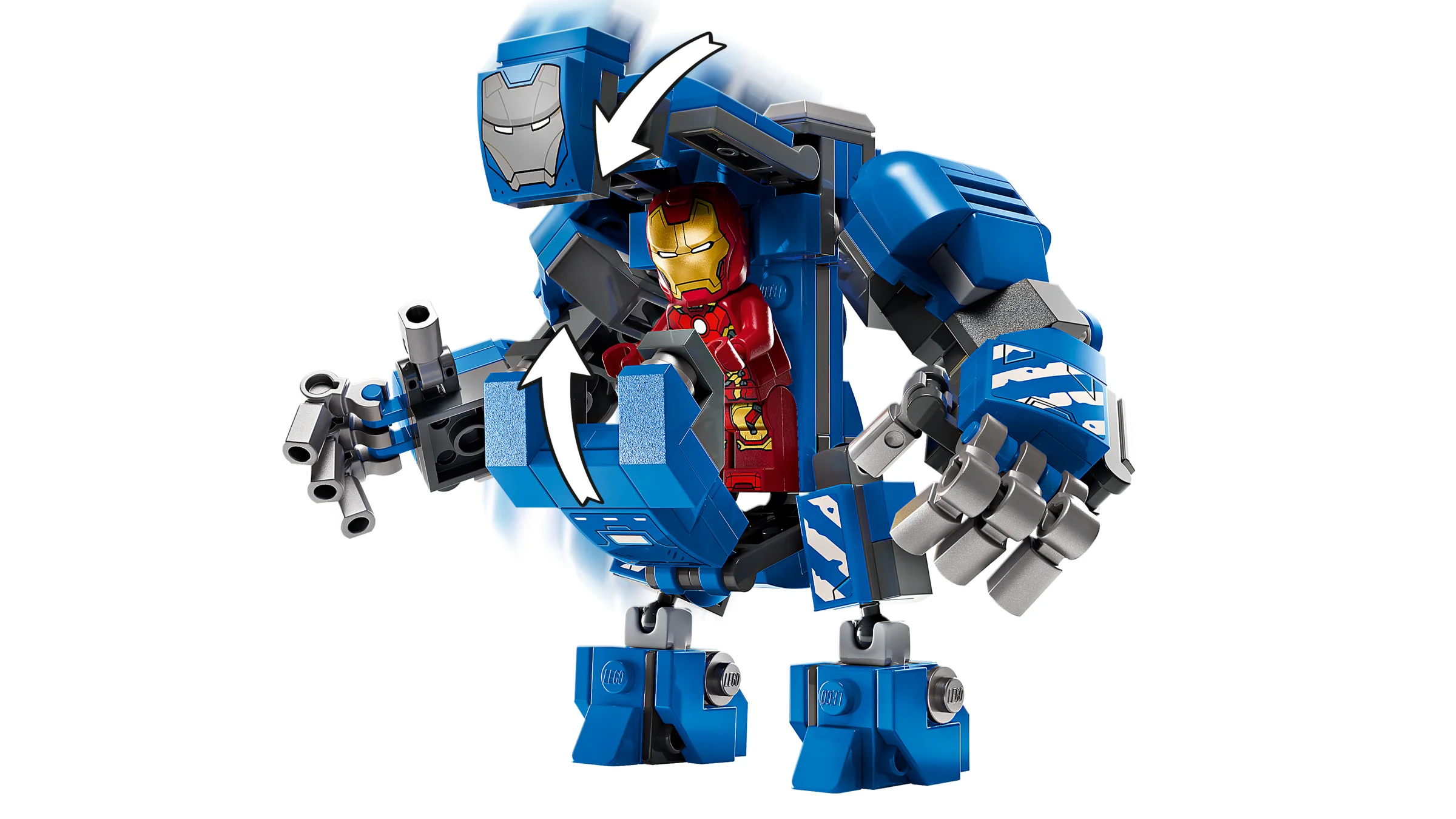 Iron Man în interiorul armurii robotice albastre. Mecanismul de deschidere este vizibil.
