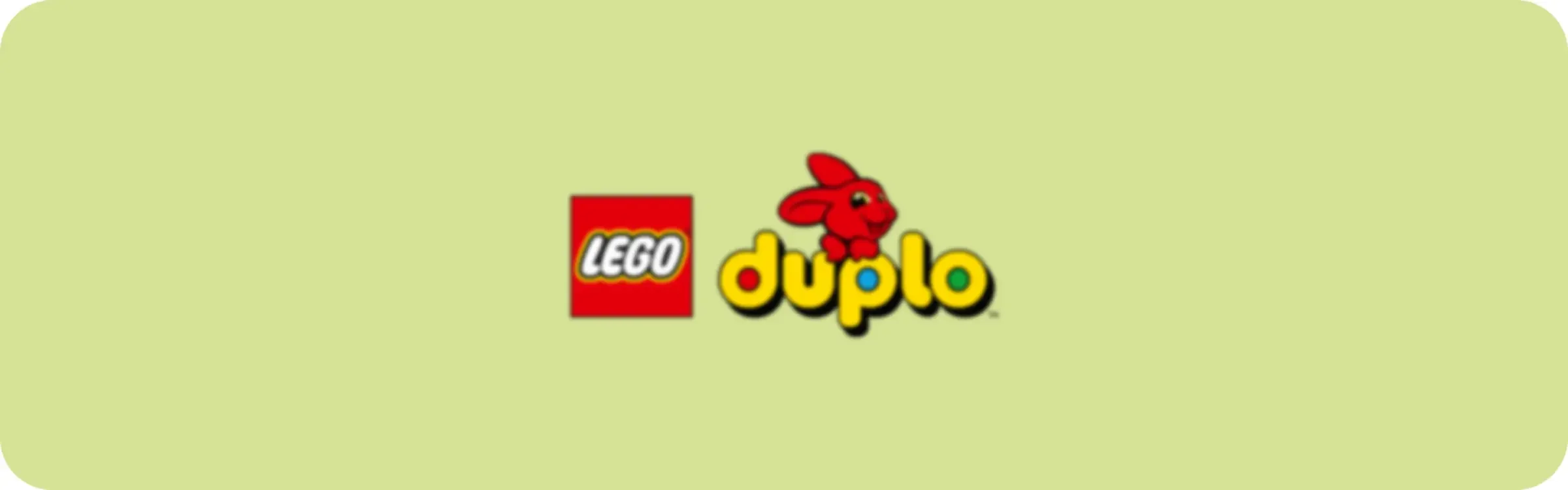 Logo LEGO Duplo pe fundal verde pal.