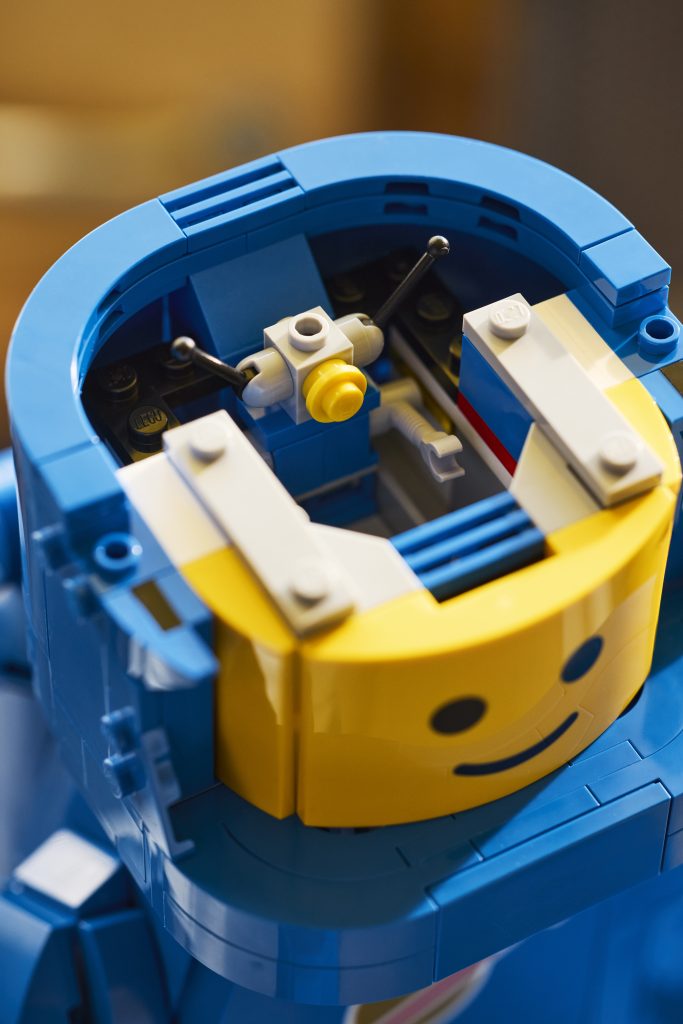 Detalii noi despre 40921 Up-Scaled Blue Astronaut Minifigure: O noutate surprinzătoare pentru fanii Classic Space
