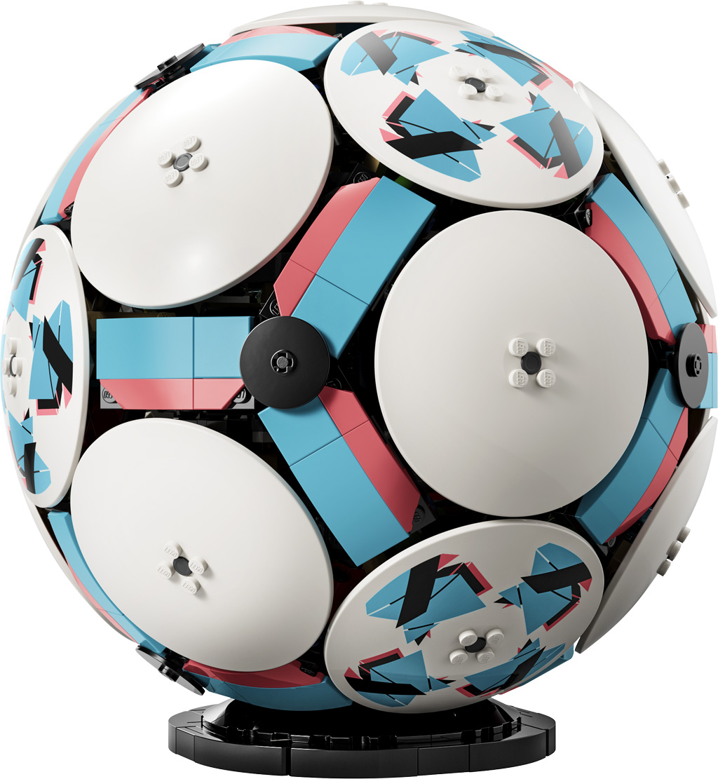 LEGO anunță LEGO Editions Football (43019): O minge de fotbal revoluționară care ascunde un stadion întreg în interior