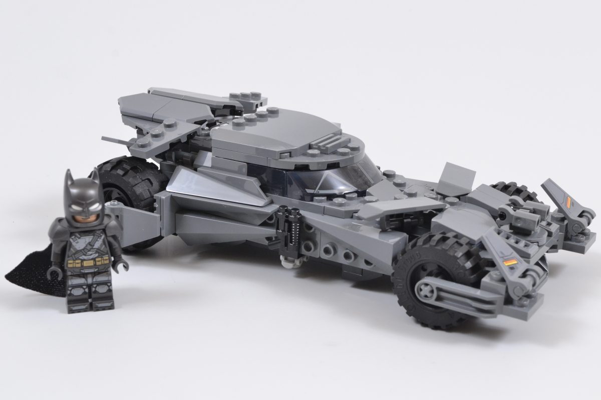LEGO anunță noile seturi DC pentru 2026: Batmobile-urile revin cu designuri rafinate și detalii pentru colecționari