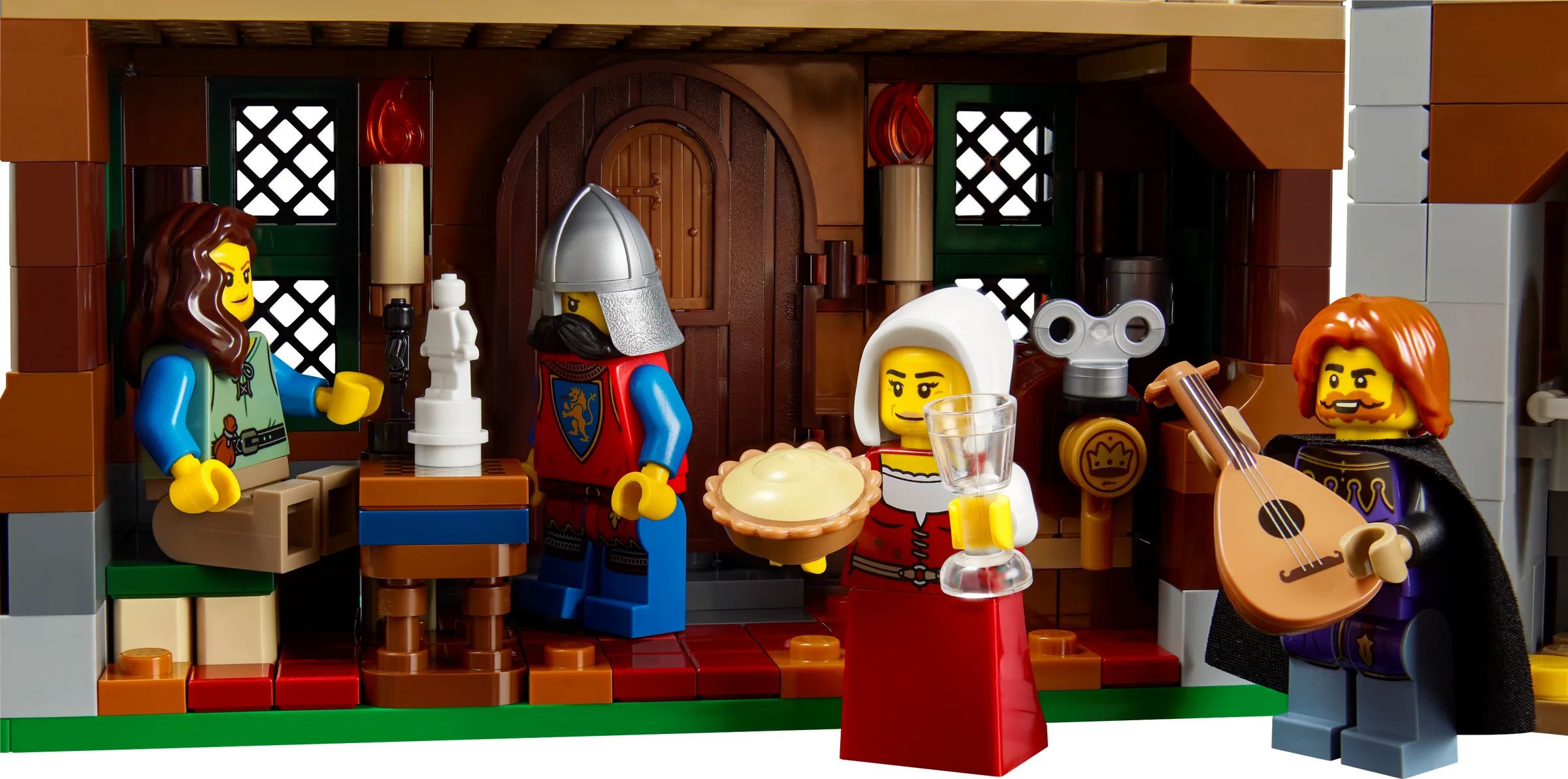Imagine cu minifigurine din setul LEGO 10332, Piața Medievală, cu detalii și interacțiuni.