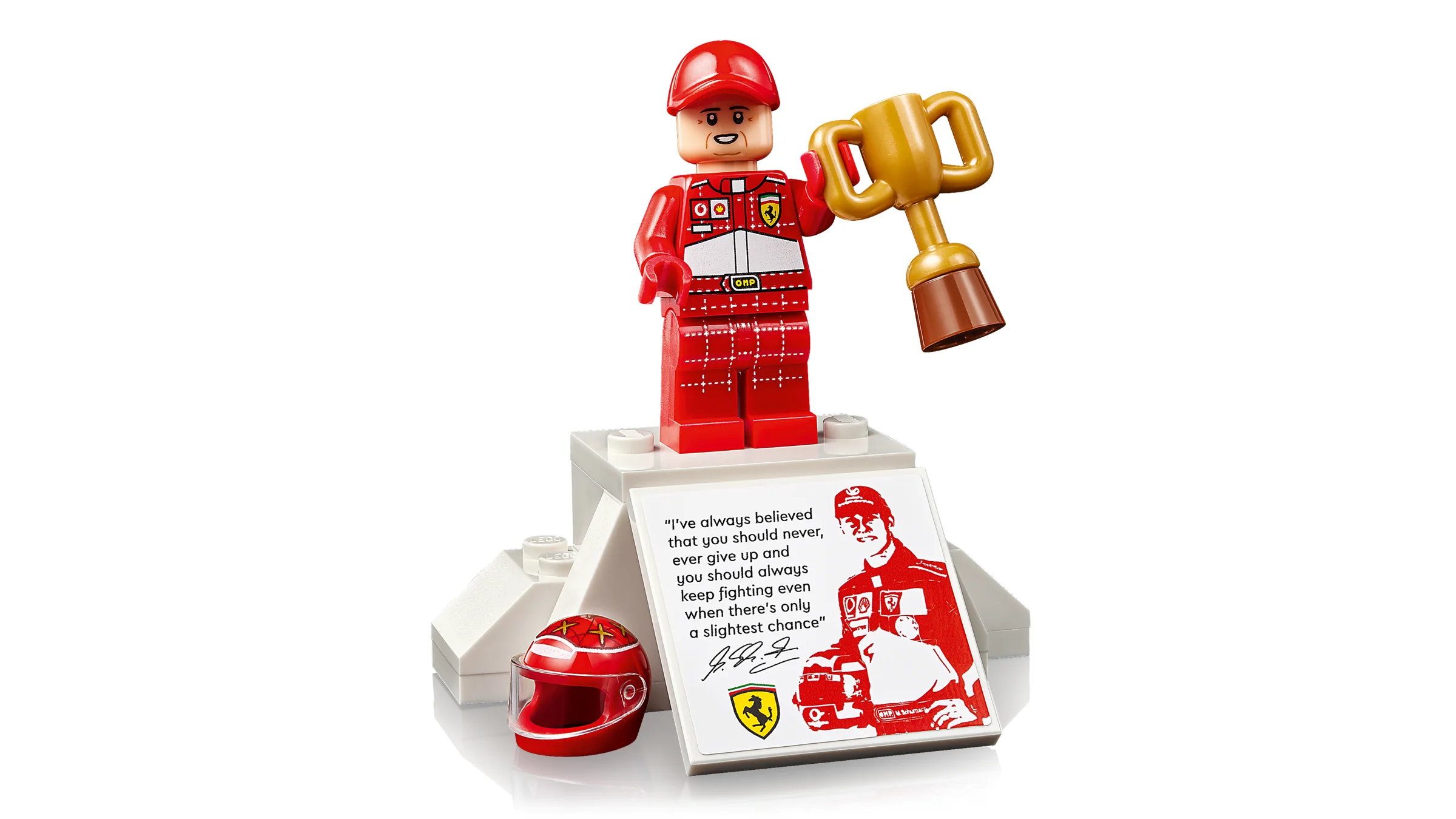 Prezentare detaliată a figurinei Michael Schumacher cu trofeu, cască și citat motivațional.