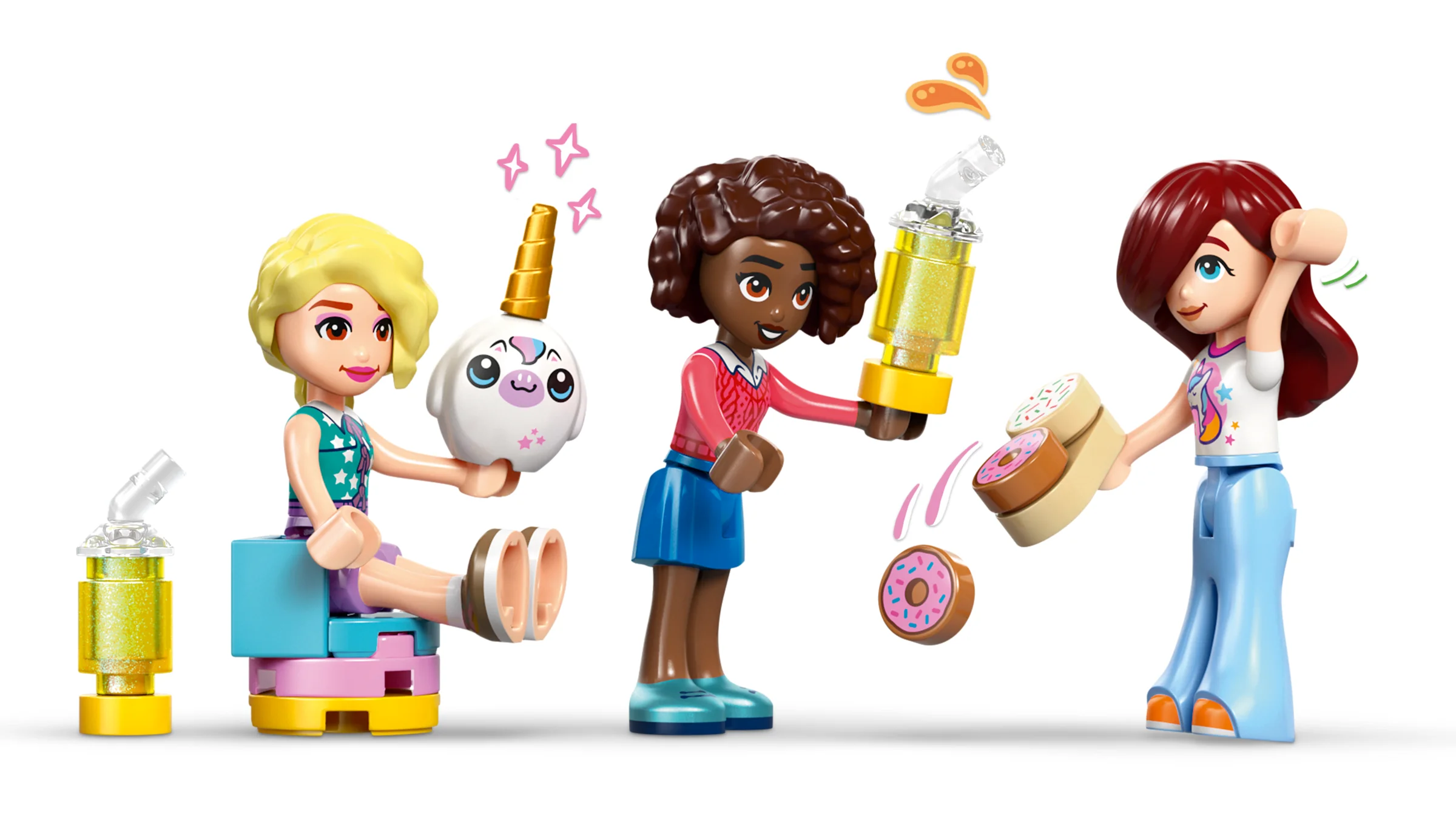 Imagine cu trei mini-păpuși LEGO Friends, prezentând detalii ale setului Unicorn Dream Café.