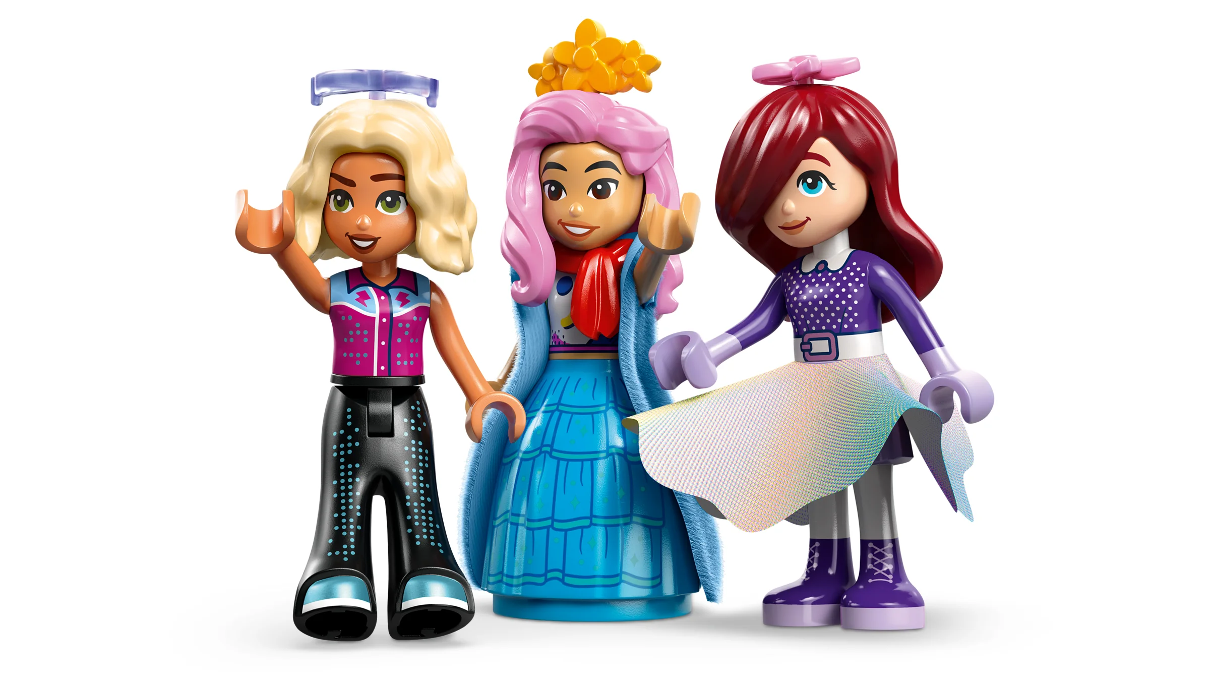 Imagine cu trei figurine LEGO Friends, prezentând detaliile și designul personajelor.
