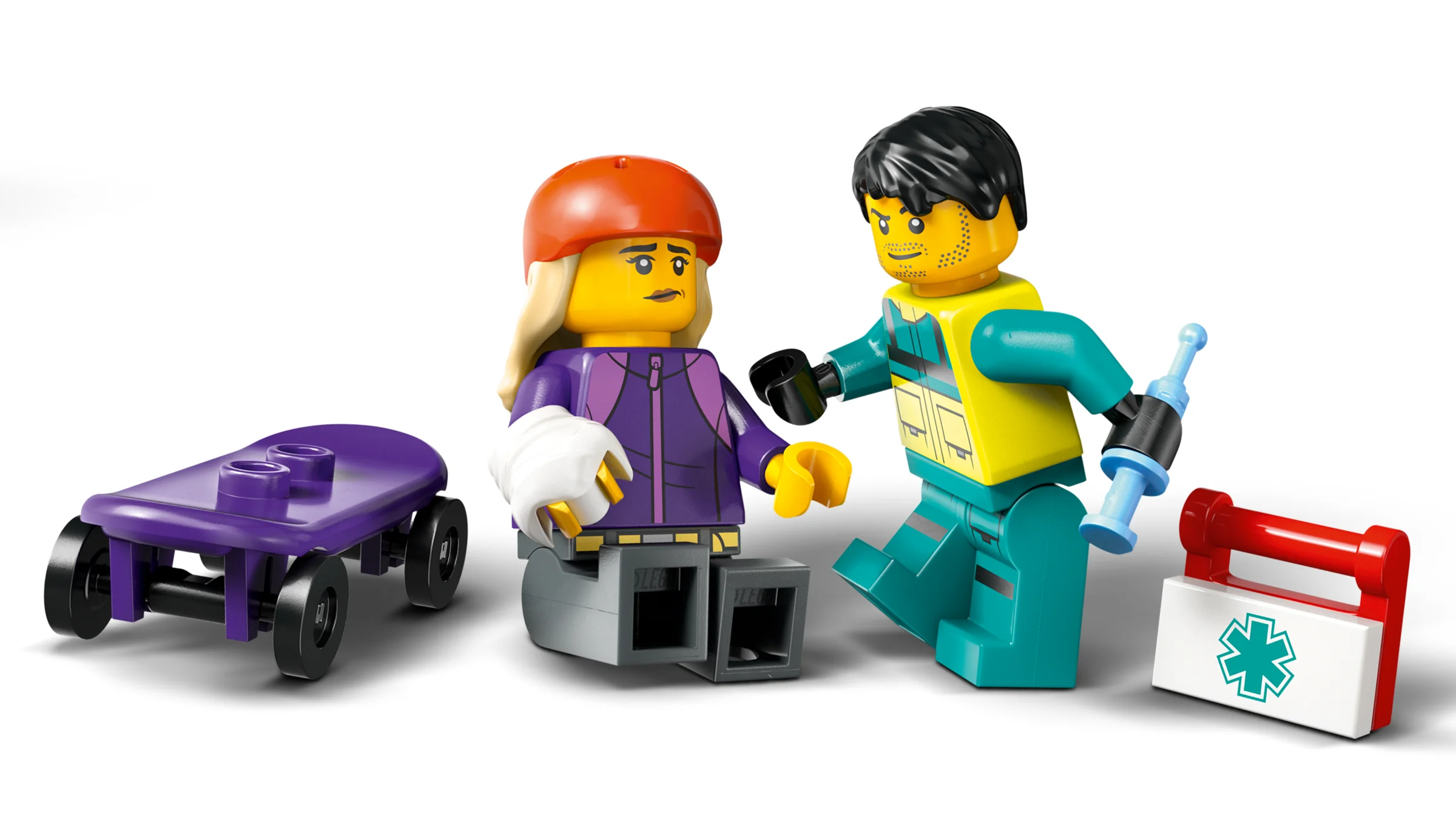 Imagine cu minifigurine și accesorii ale setului. Se văd paramedicul, skater-ul și trusa de prim ajutor.