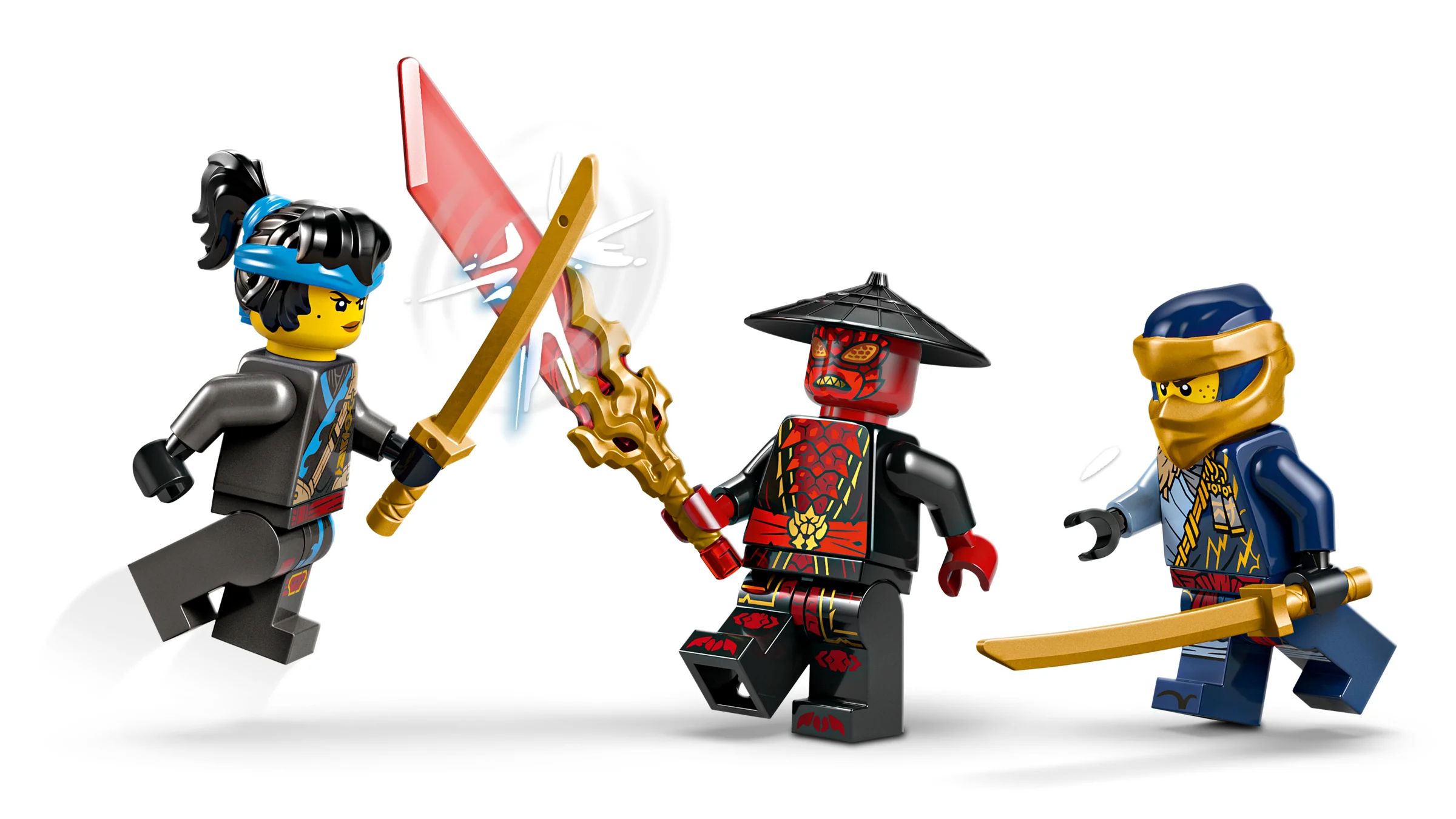 Prim plan cu cele trei minifigurine Ninjago prezentate într-o scenă de luptă.
