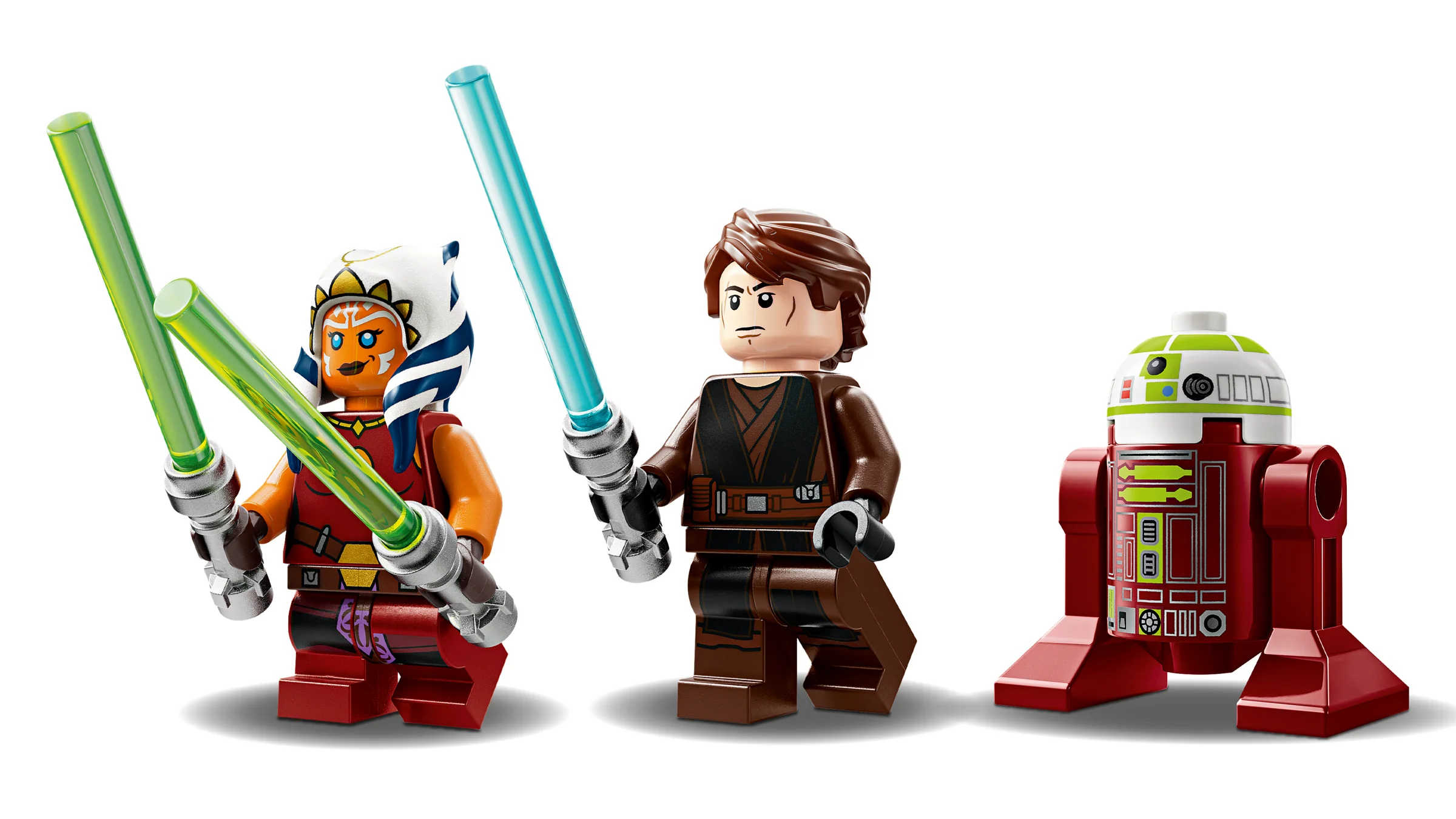Prim-plan cu minifigurinele Ahsoka Tano, Anakin Skywalker și R7-A7 din setul LEGO 75401.