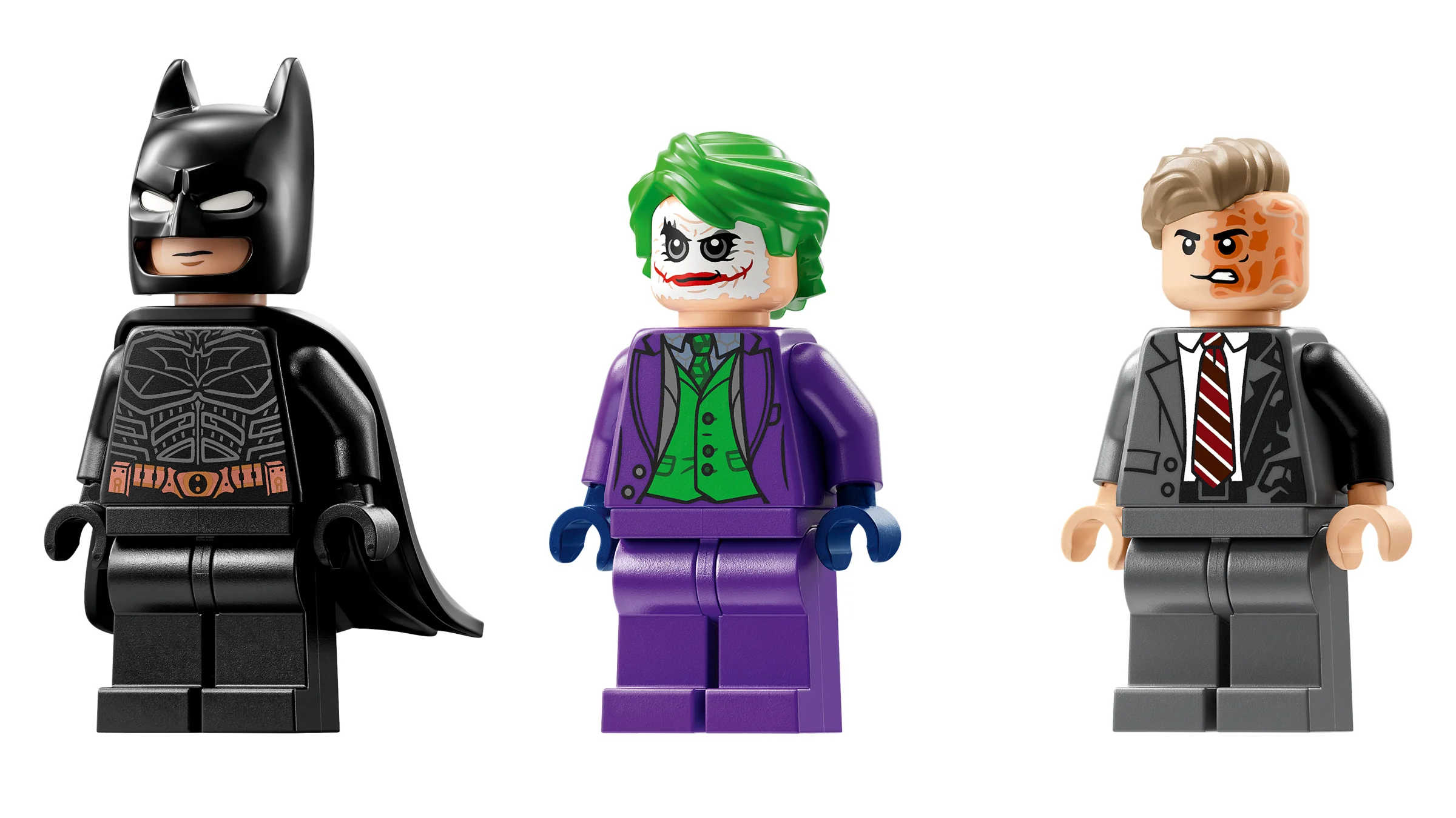 Prim plan cu figurinele LEGO Batman, Joker și Two-Face din setul 76303.