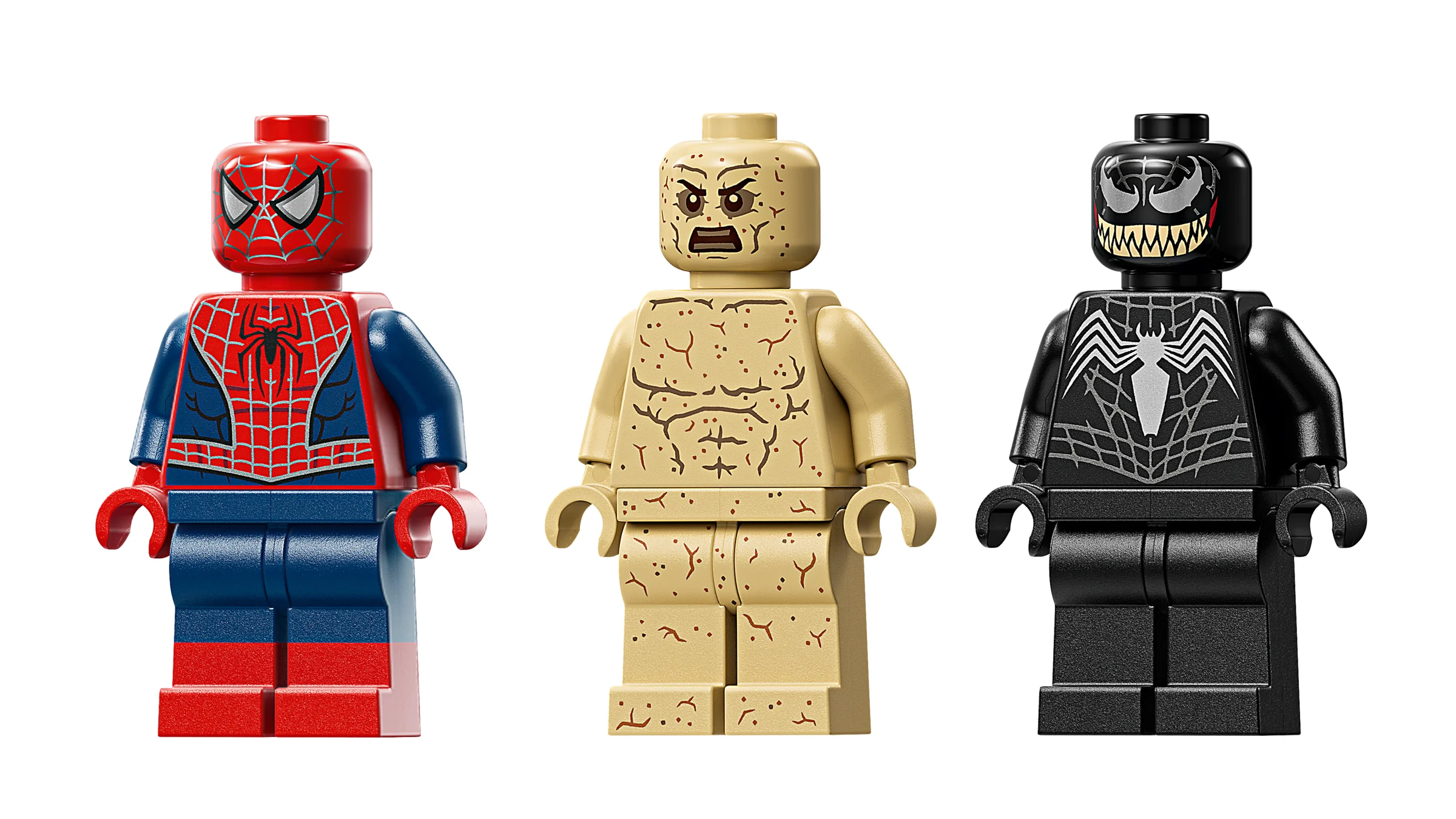 Prim-plan cu cele trei minifigurine LEGO: Spider-Man, Sandman și Venom.