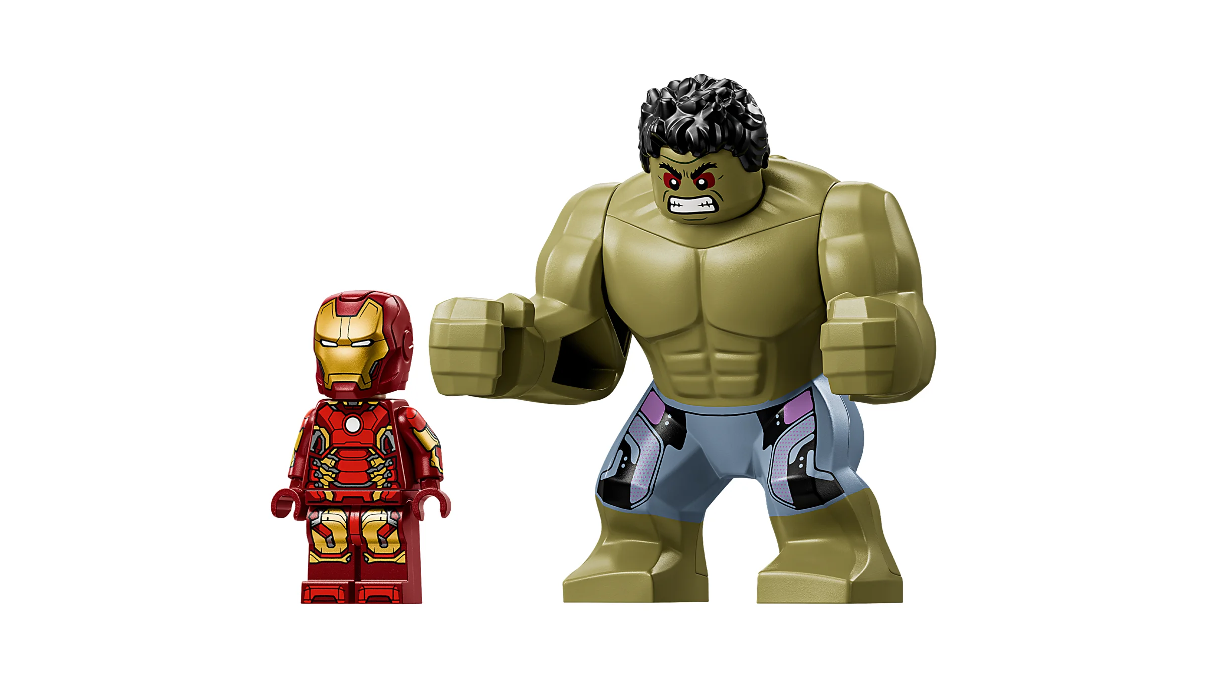 Prim-plan cu minifigurinele LEGO Hulk și Iron Man din setul 76243.