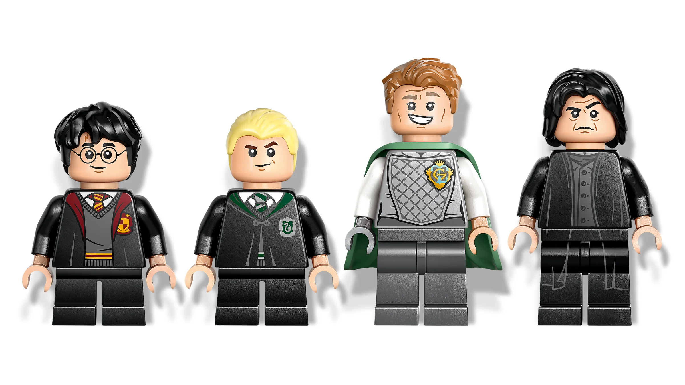 Imagine cu minifigurinele Harry Potter incluse în set: Harry, Draco, un elev Hufflepuff și Snape.