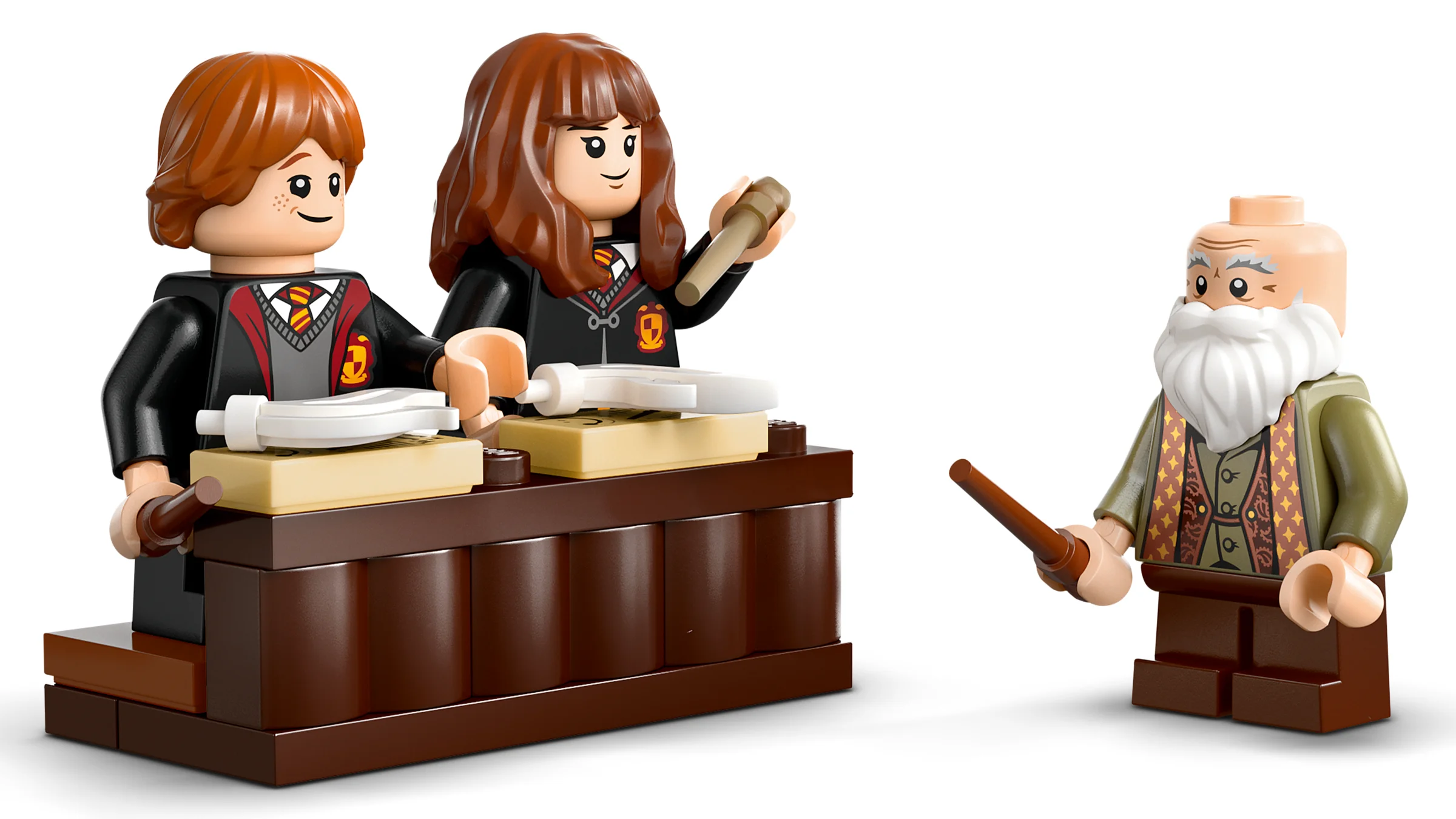 Imagine cu Ron, Hermione și Prof. Flitwick la ora de Farmece. Detalii ale minifigurinelor.