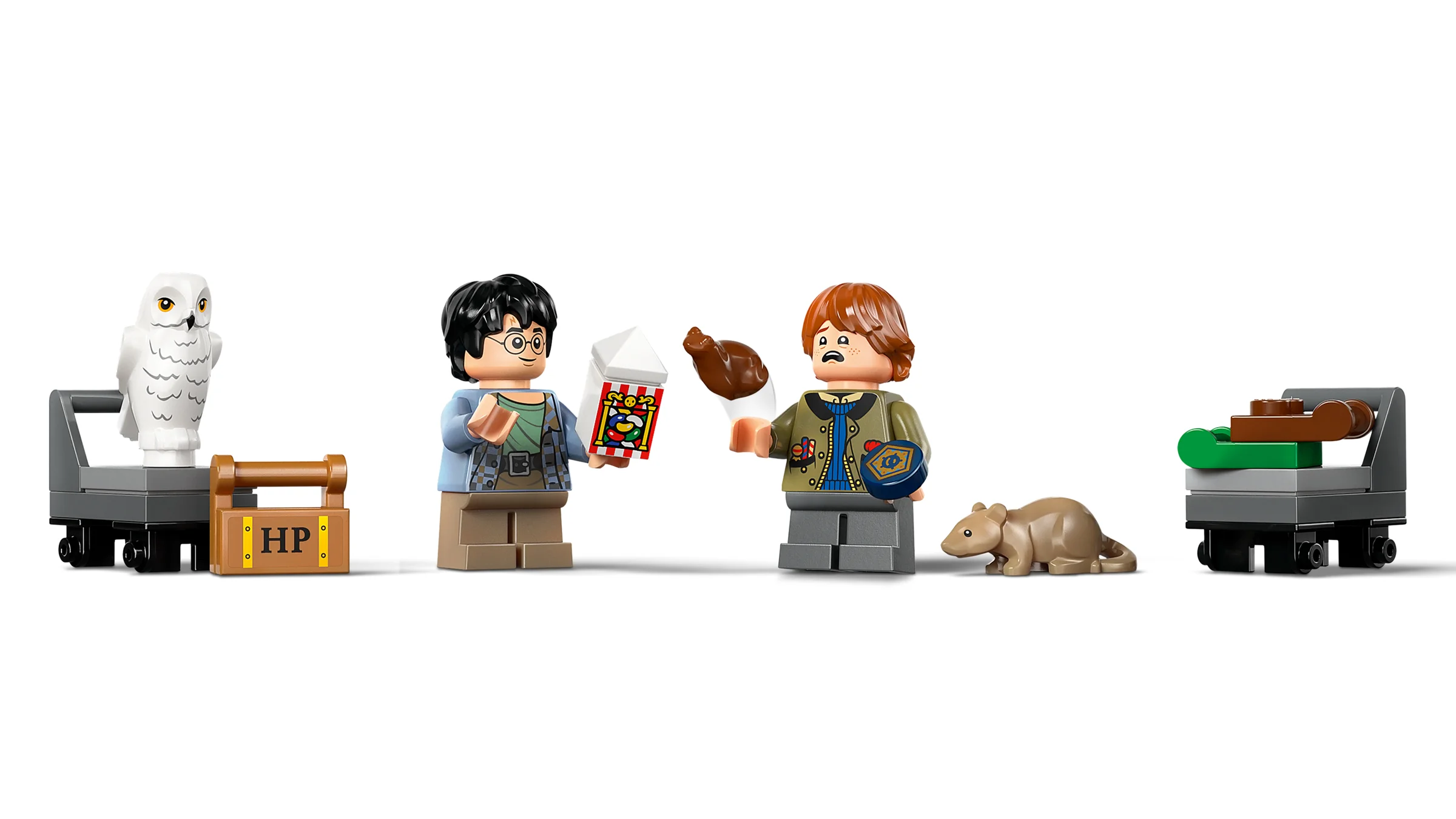 Imagine detaliată a diorama LEGO cu Hogwarts Express și minifigurinele Harry, Ron și Hedwig.