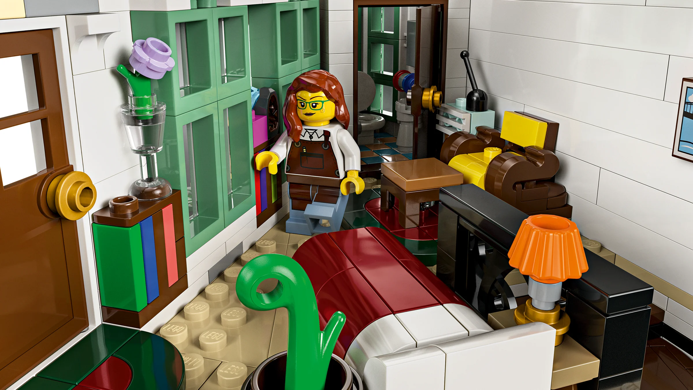 Interior detaliat al magazinului LEGO, cu minifigurină, mobilier și accesorii diverse.