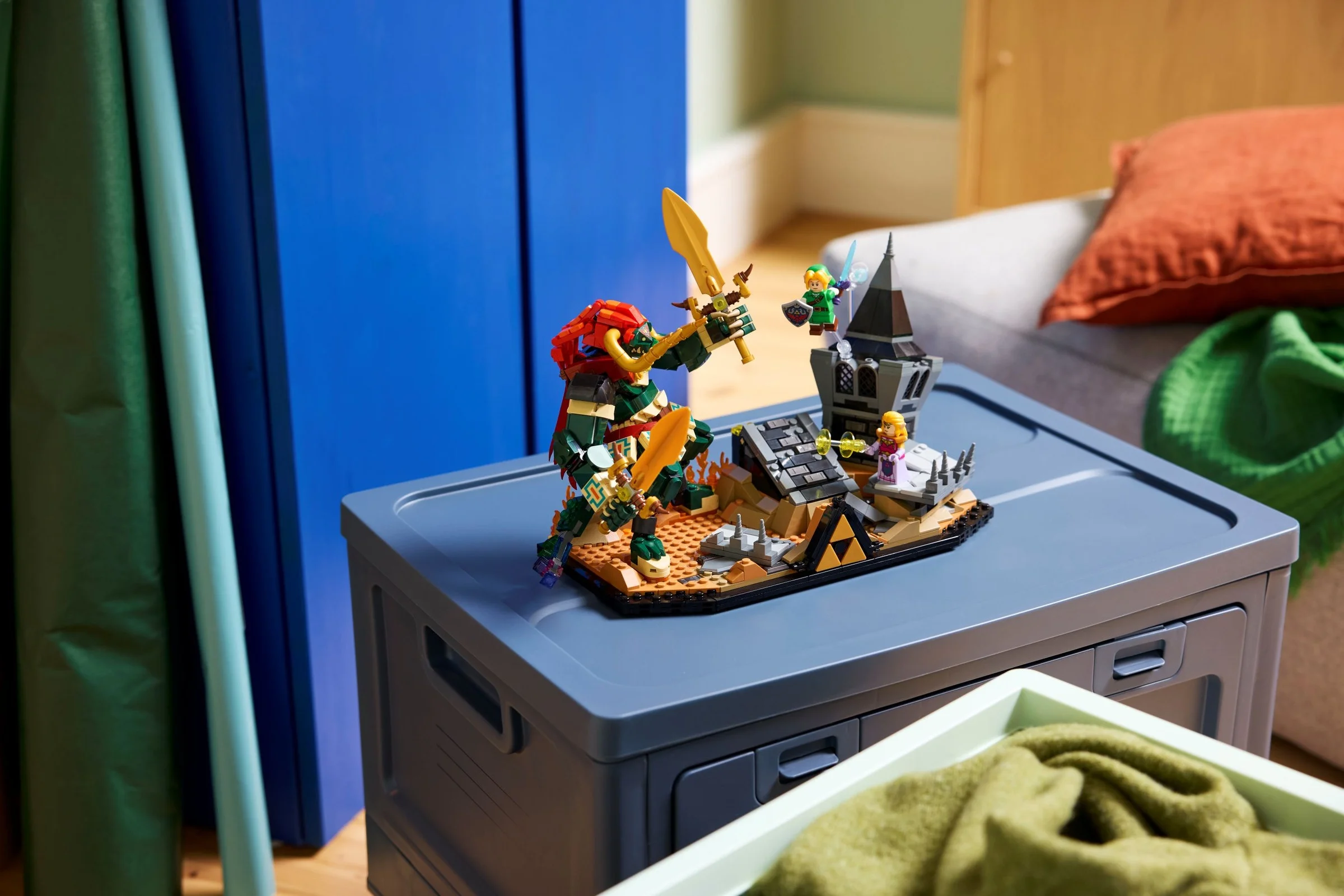 Set LEGO Ocarina of Time, bătălia finală cu Ganondorf, Link și Zelda. Scenă detaliată.