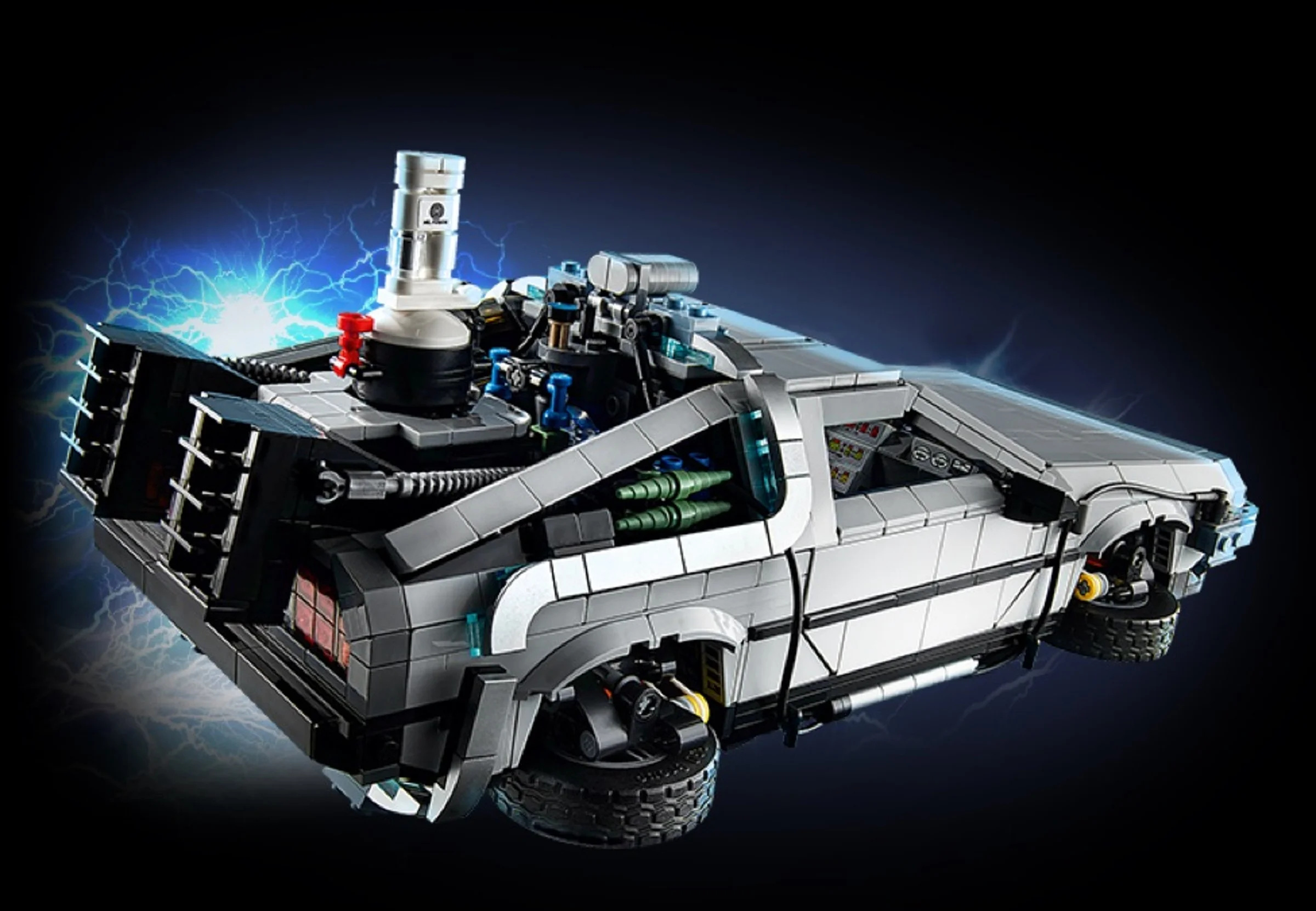 Imagine detaliată a mașinii timpului DeLorean din „Înapoi în viitor”, model LEGO 10300.