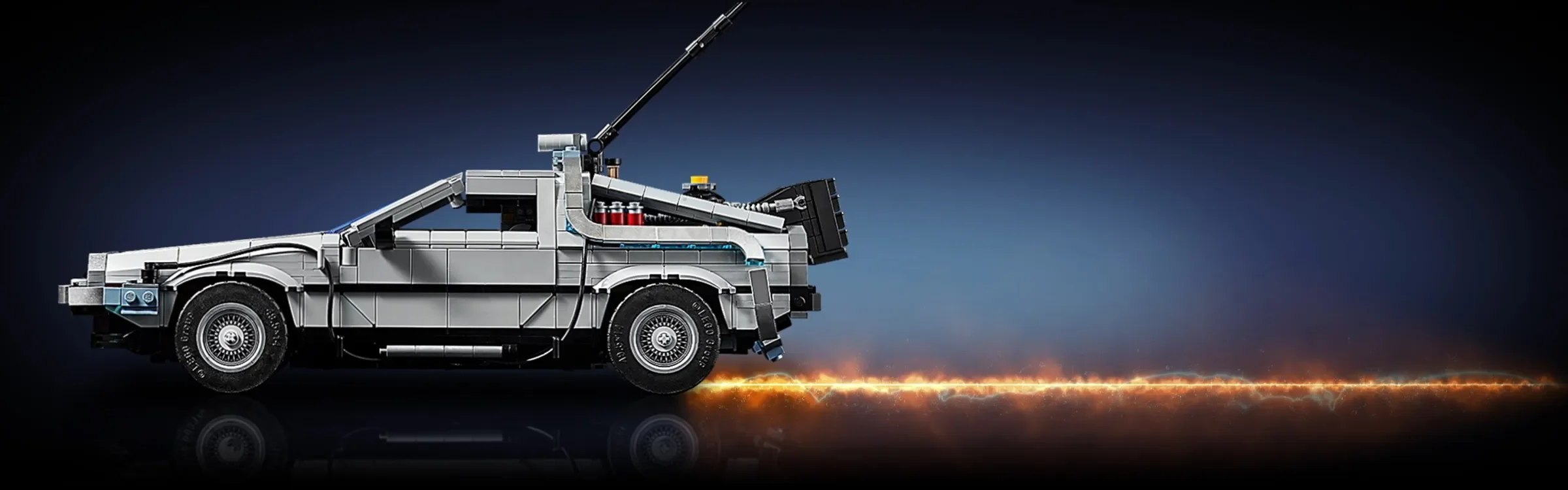 Mașina timpului DeLorean din LEGO Back to the Future cu efecte luminoase.