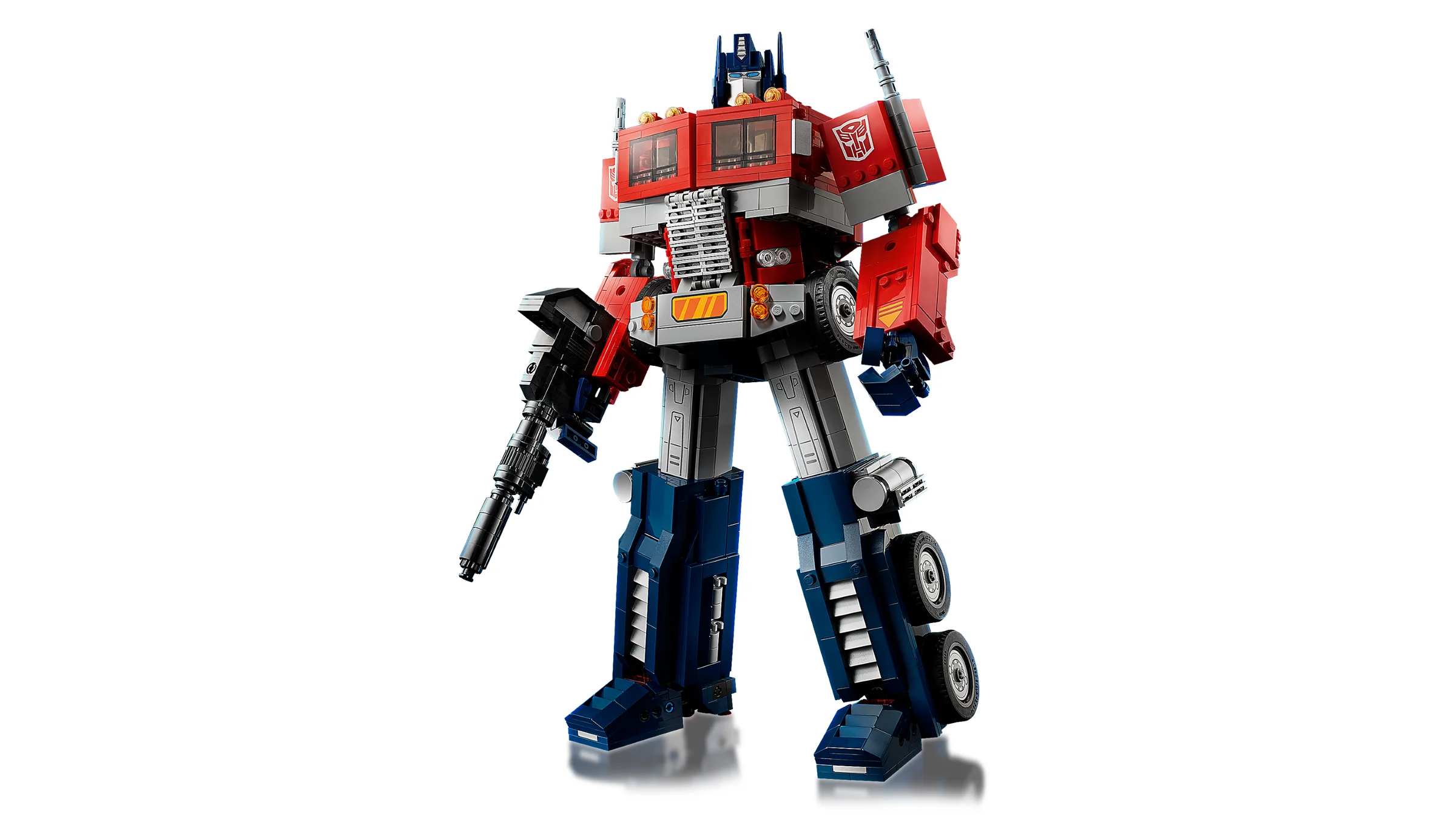 Optimus Prime LEGO 10302 în formă de robot, roșu și albastru. Este o imagine clară și detaliată.