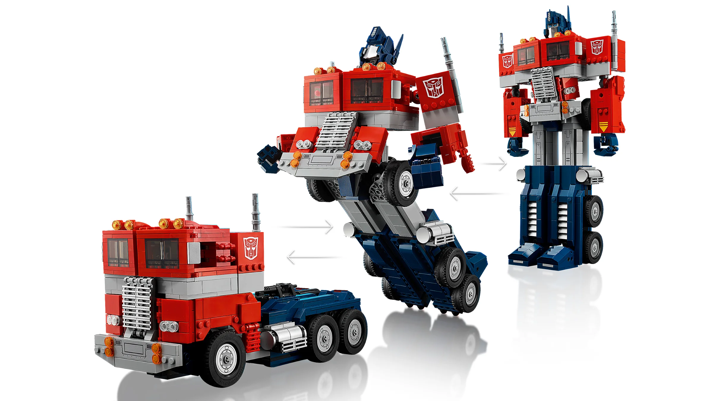 Imagine cu Optimus Prime LEGO 10302 în transformare, de la camion la robot.