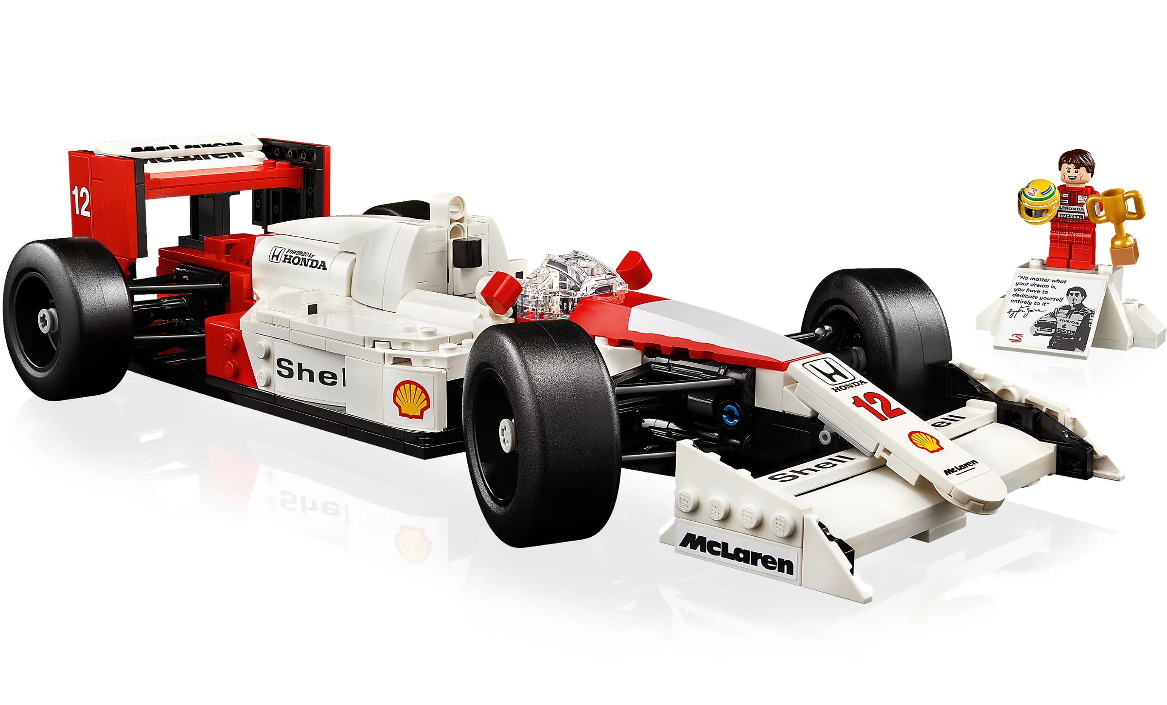 Prezentare detaliată a modelului McLaren MP4/4 și a minifigurinei Ayrton Senna cu trofeu și citat.