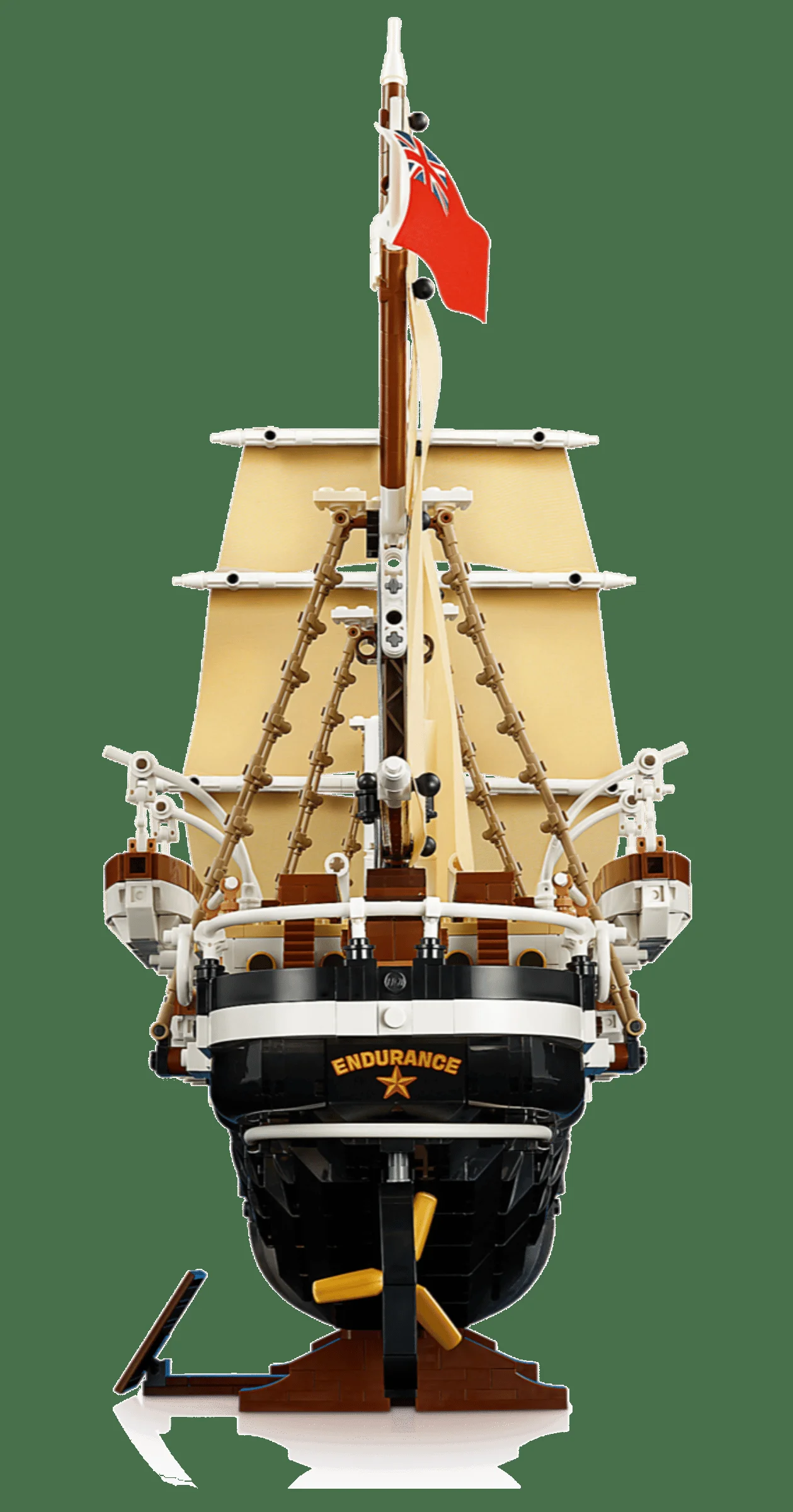 Vedere frontală a modelului LEGO Endurance, cu accent pe pupă și catargul principal.