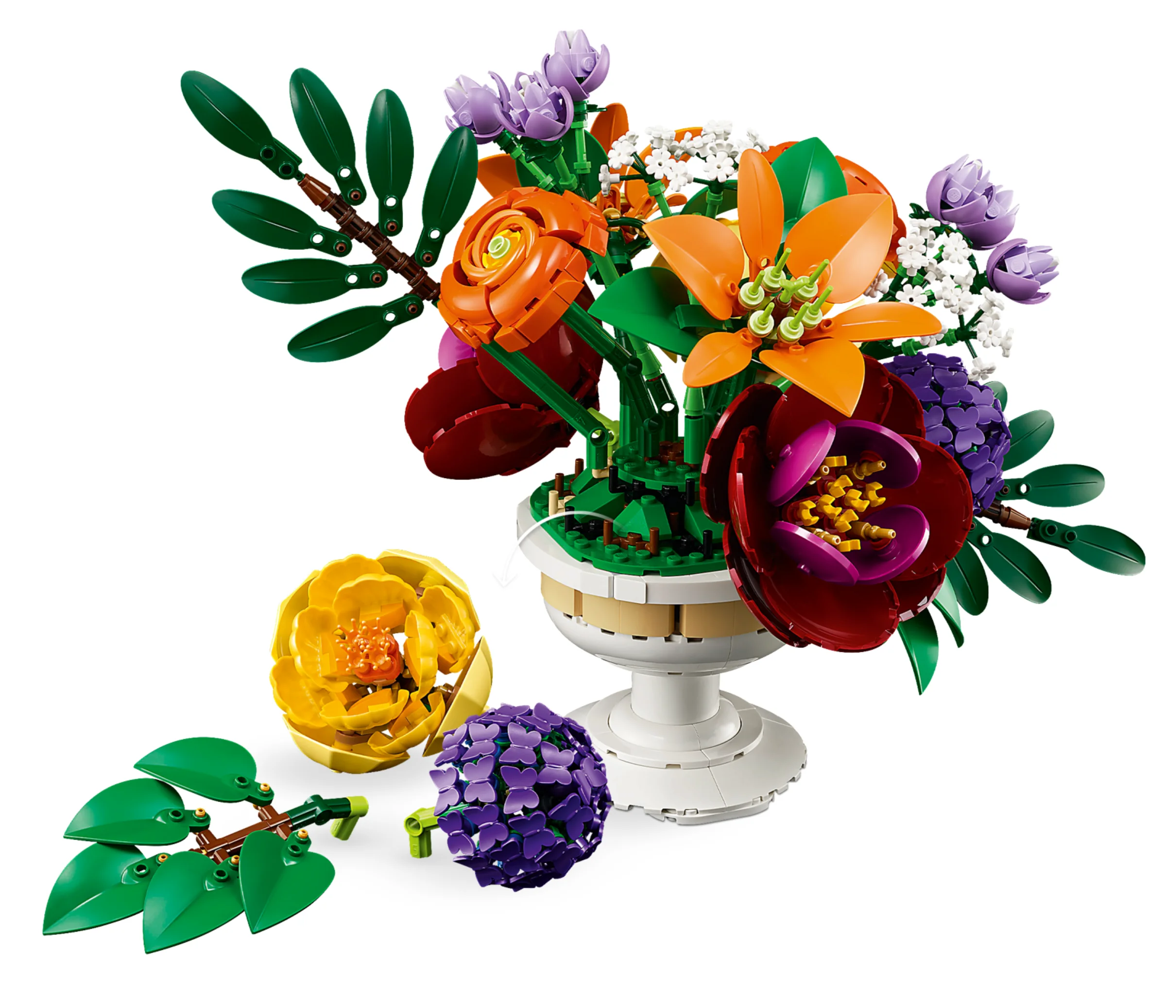 Aranjament floral LEGO 10345 cu detalii, într-o vază elegantă. Flori colorate, galbene, mov, portocalii și roșii.