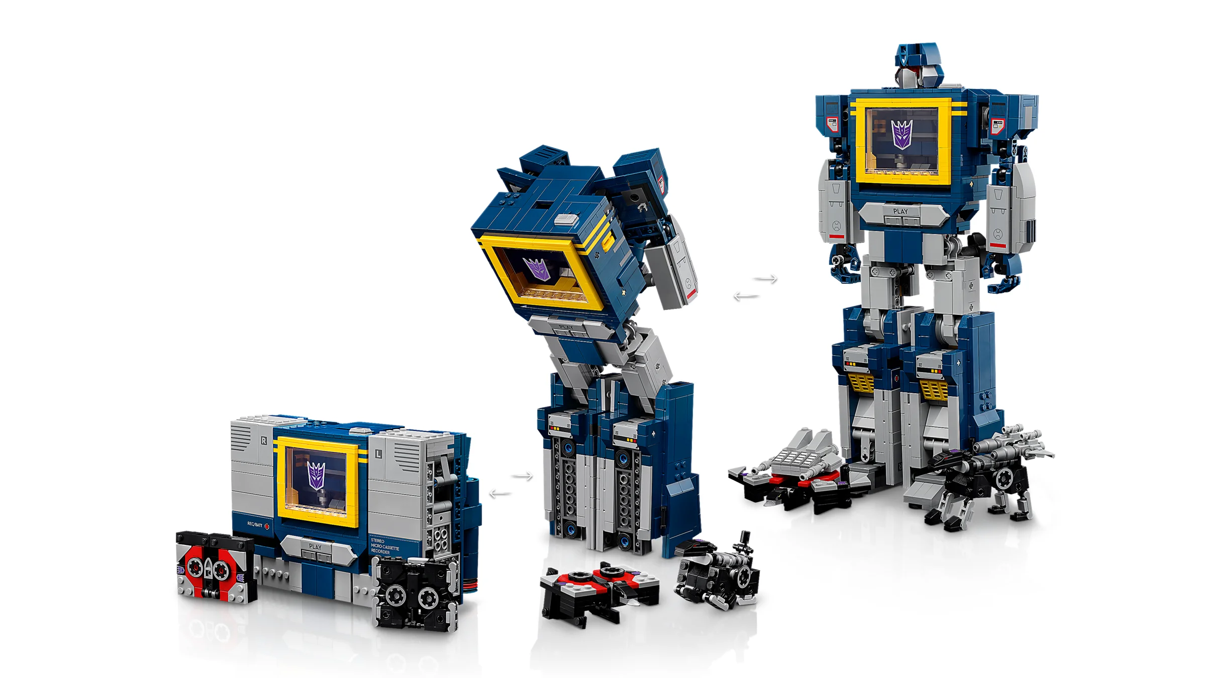 Imagine cu setul LEGO Transformers Soundwave în transformare. Vezi Soundwave robot și casetofon.