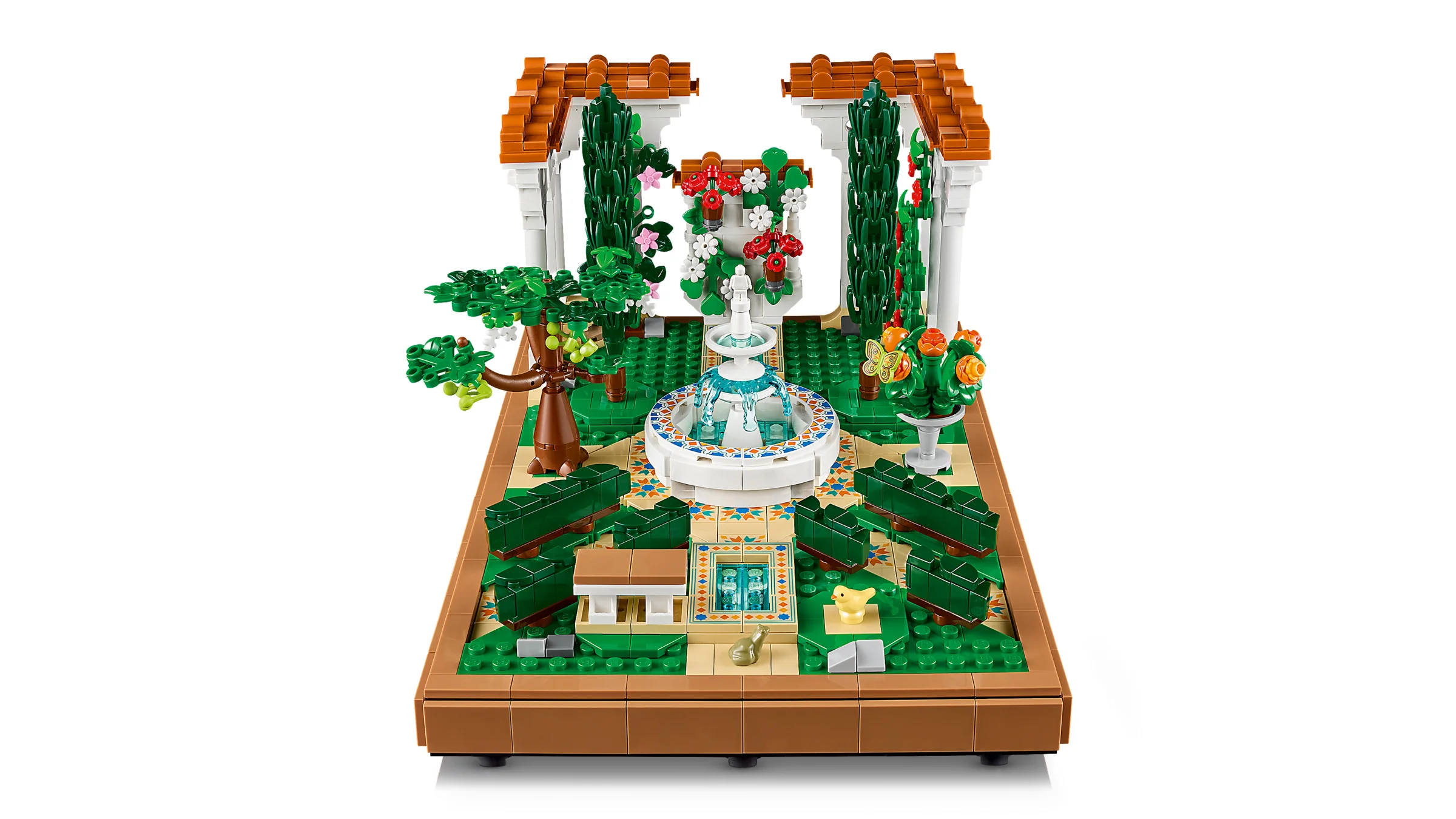 Imagine cu grădina cu fântână LEGO 10359, detaliată și colorată.