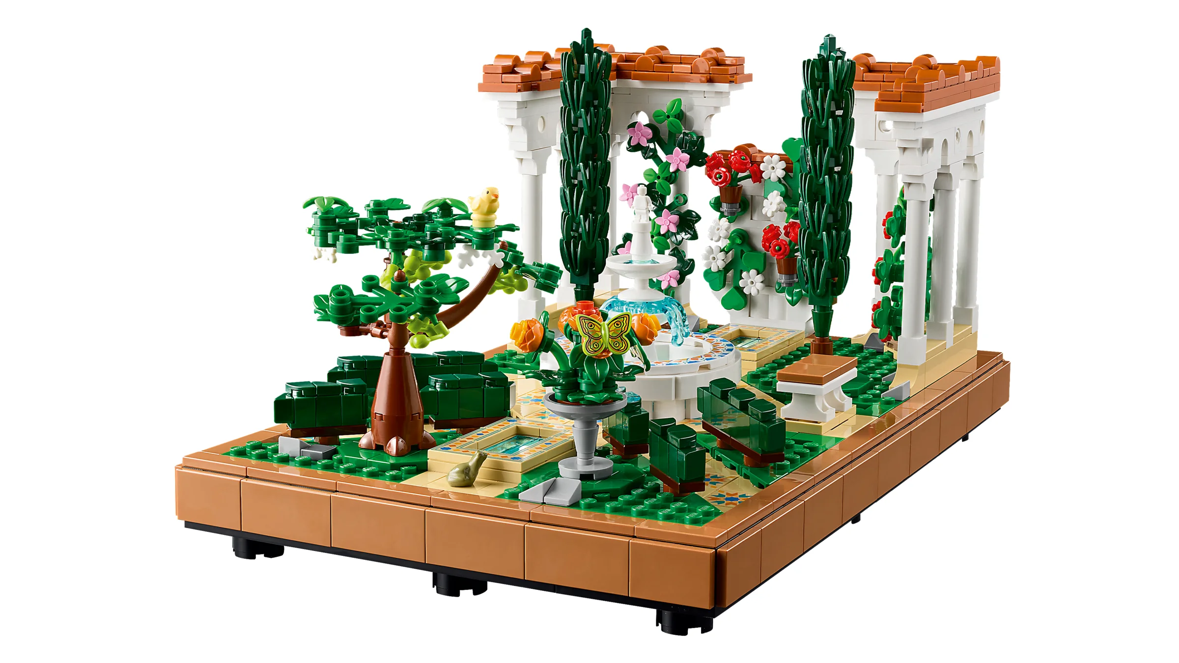 Grădină cu fântână LEGO 10359. O oază de liniște cu detalii florale și arhitectură elegantă.