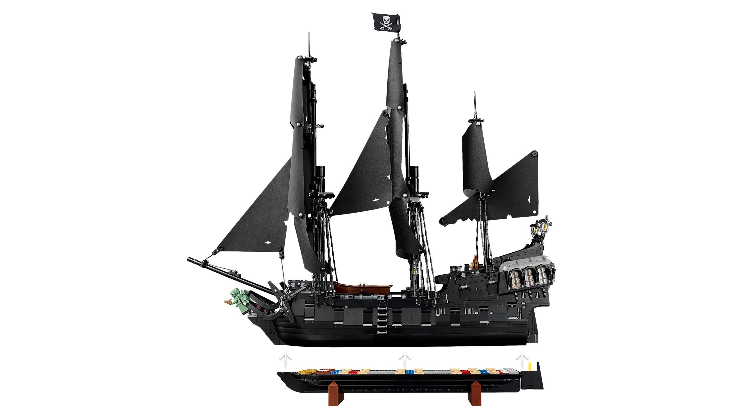 Imagine cu nava pirat a lui Captain Jack Sparrow, detaliată și impozantă. Navă neagră, cu vele și accesorii.