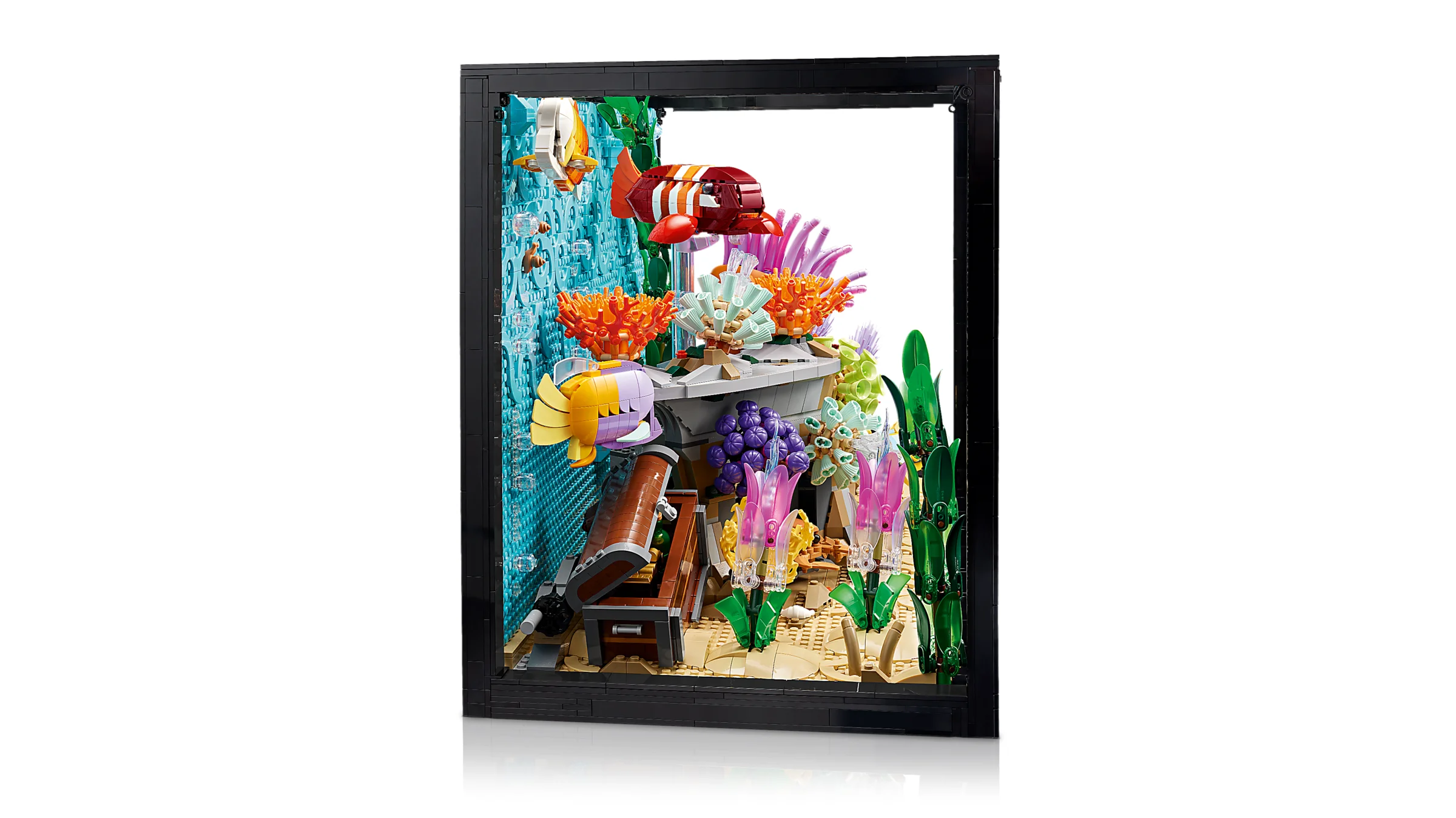 Imagine cu setul LEGO 10366 Acvariu Tropical, detaliind pești, corali și vegetație subacvatică.