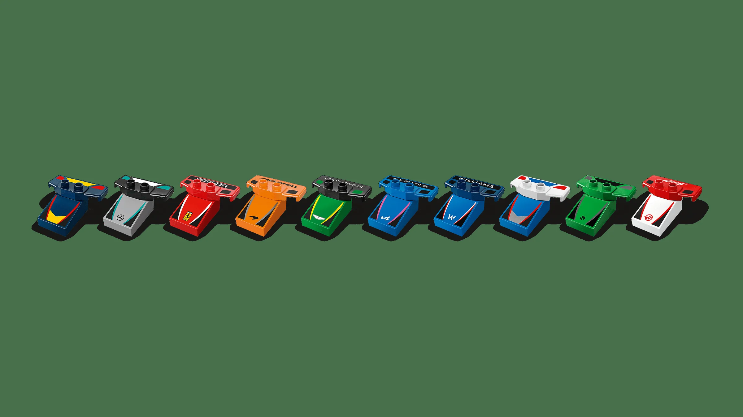 Setul Duplo 10445 prezintă mașini de curse F1 colorate, fiecare cu detalii unice.