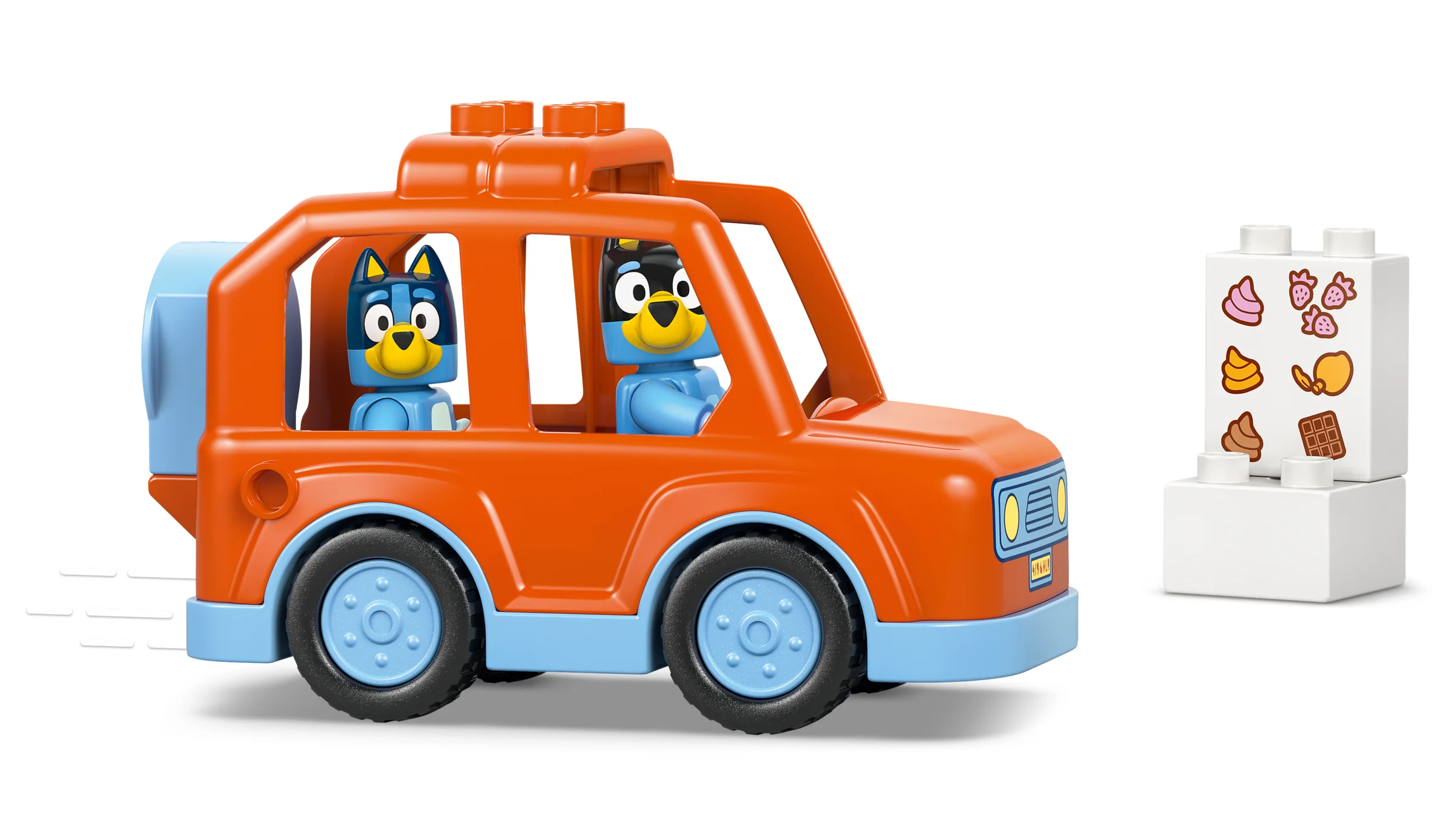 Bluey și Bingo se plimbă cu mașina spre taraba de înghețată. Aventură dulce!