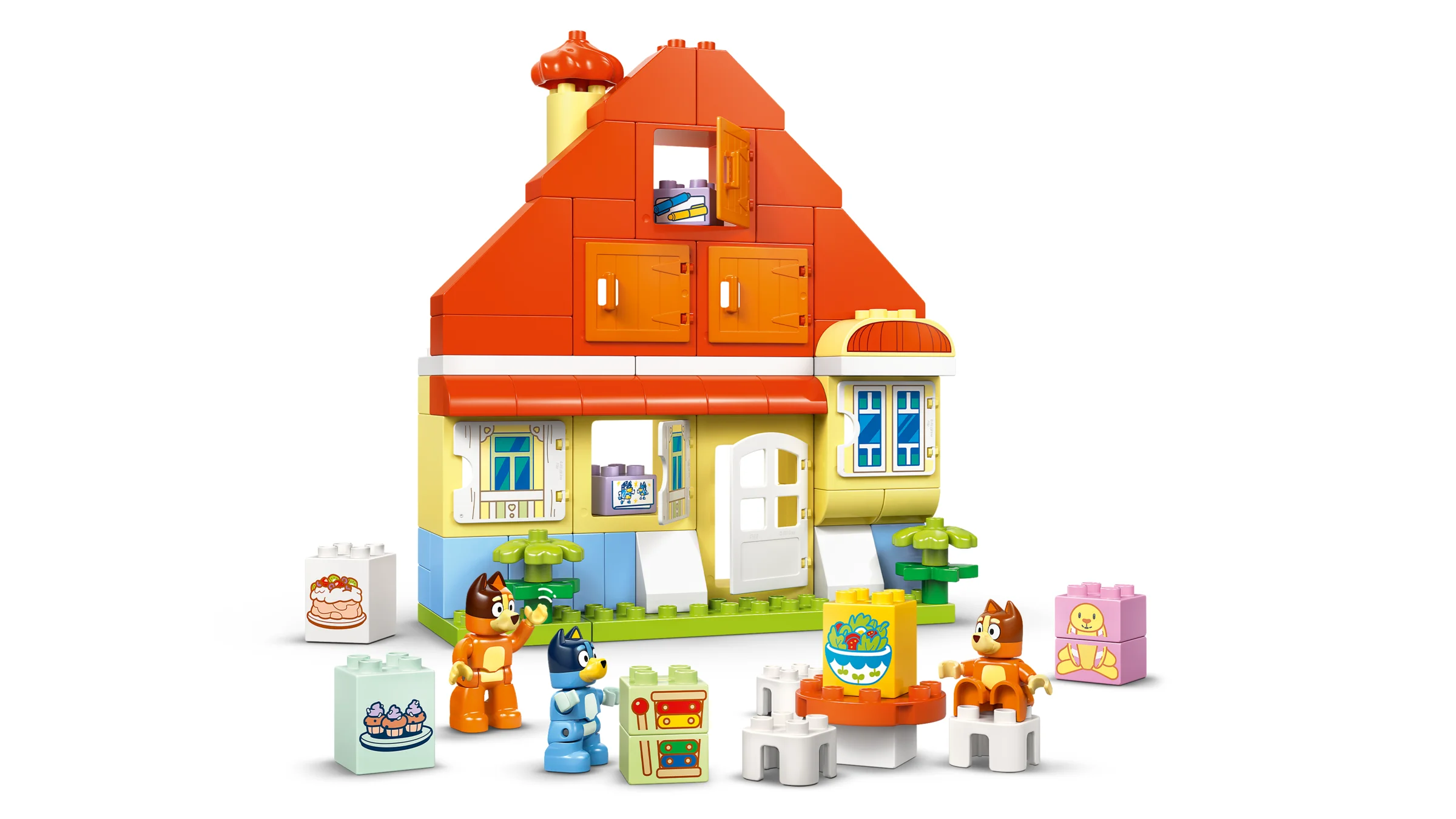 Imagine cu casa Bluey Duplo (10459) cu figurine, masă și cuburi cu imagini. Set viu colorat, atrăgător.