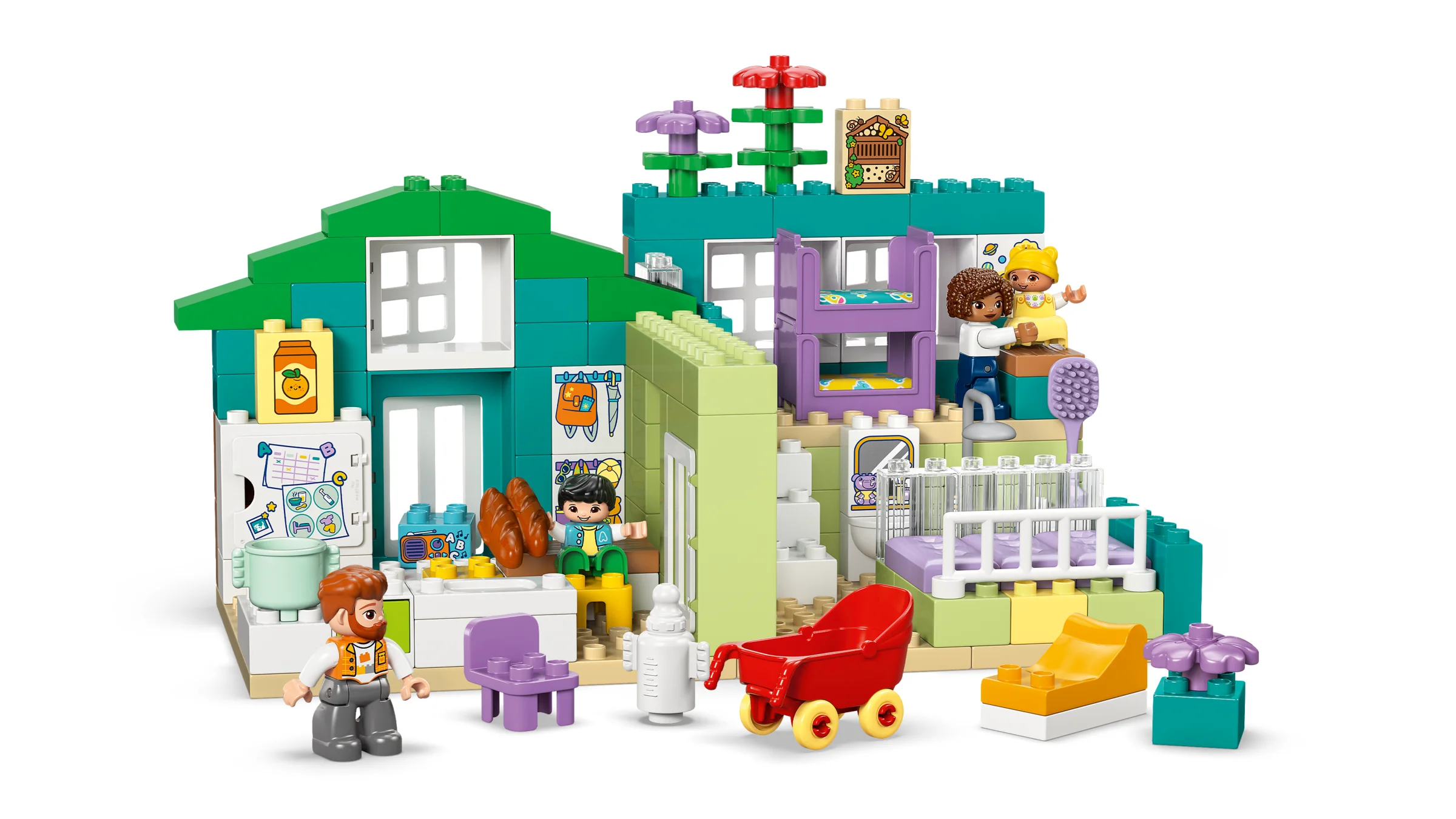 Imagine cu casa modernă Duplo 10470 și figurinele, prezentând designul și funcțiile interactive.